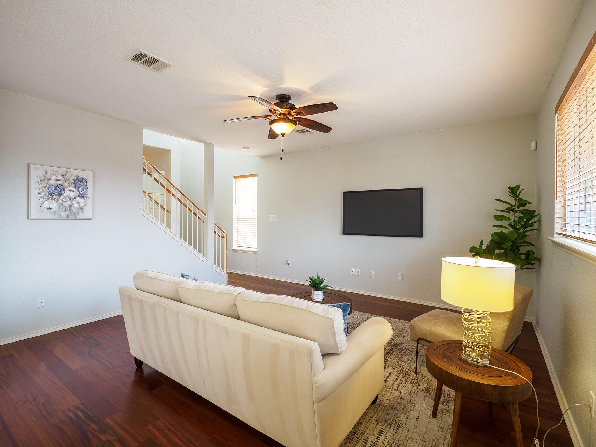 13504 Richard Nixon St Property Photo 5