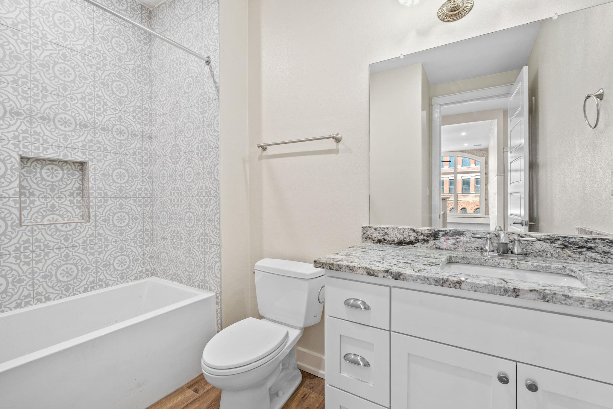 104 E 2nd St #201 Property Photo 33