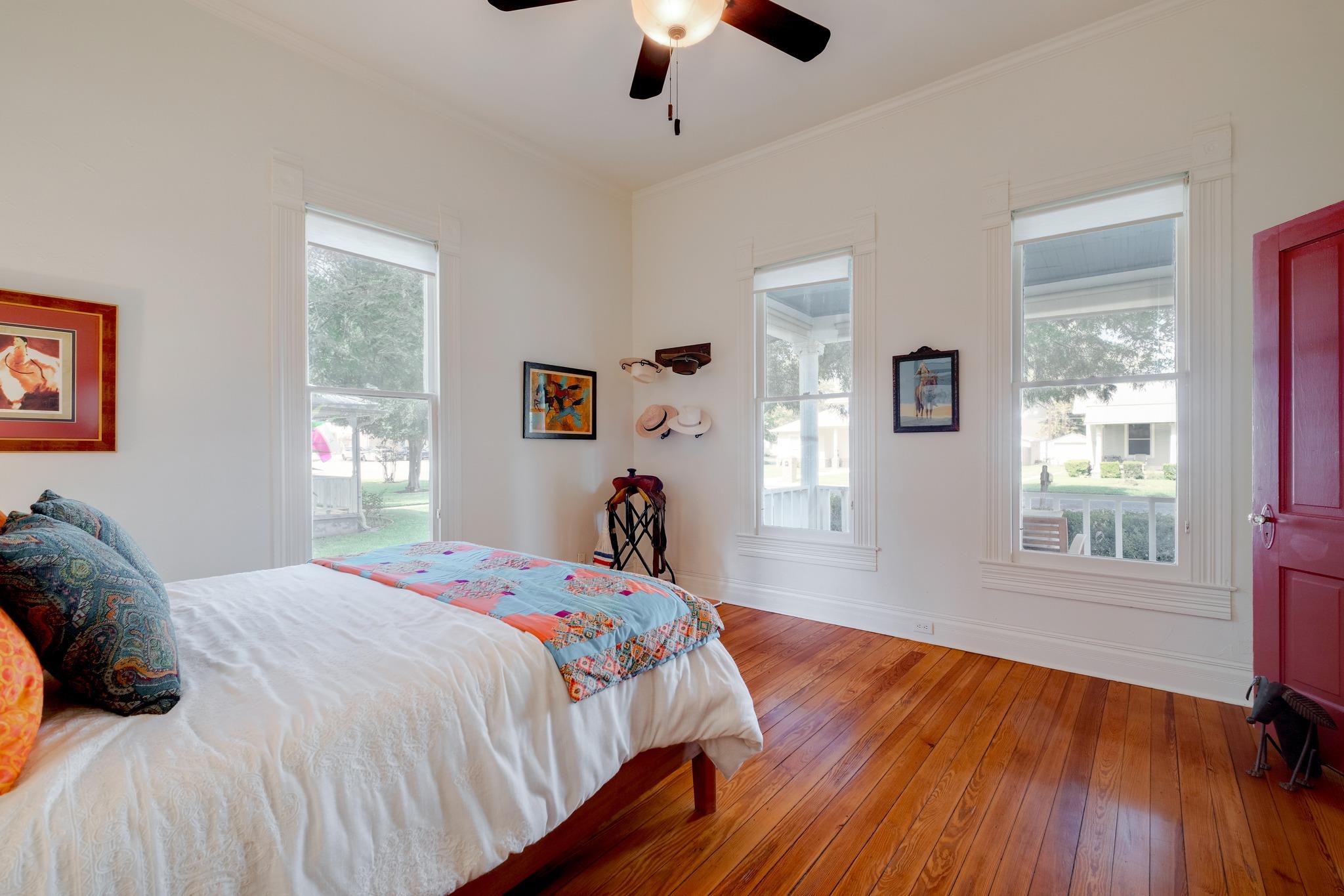 402 Hudgins St Property Photo 18