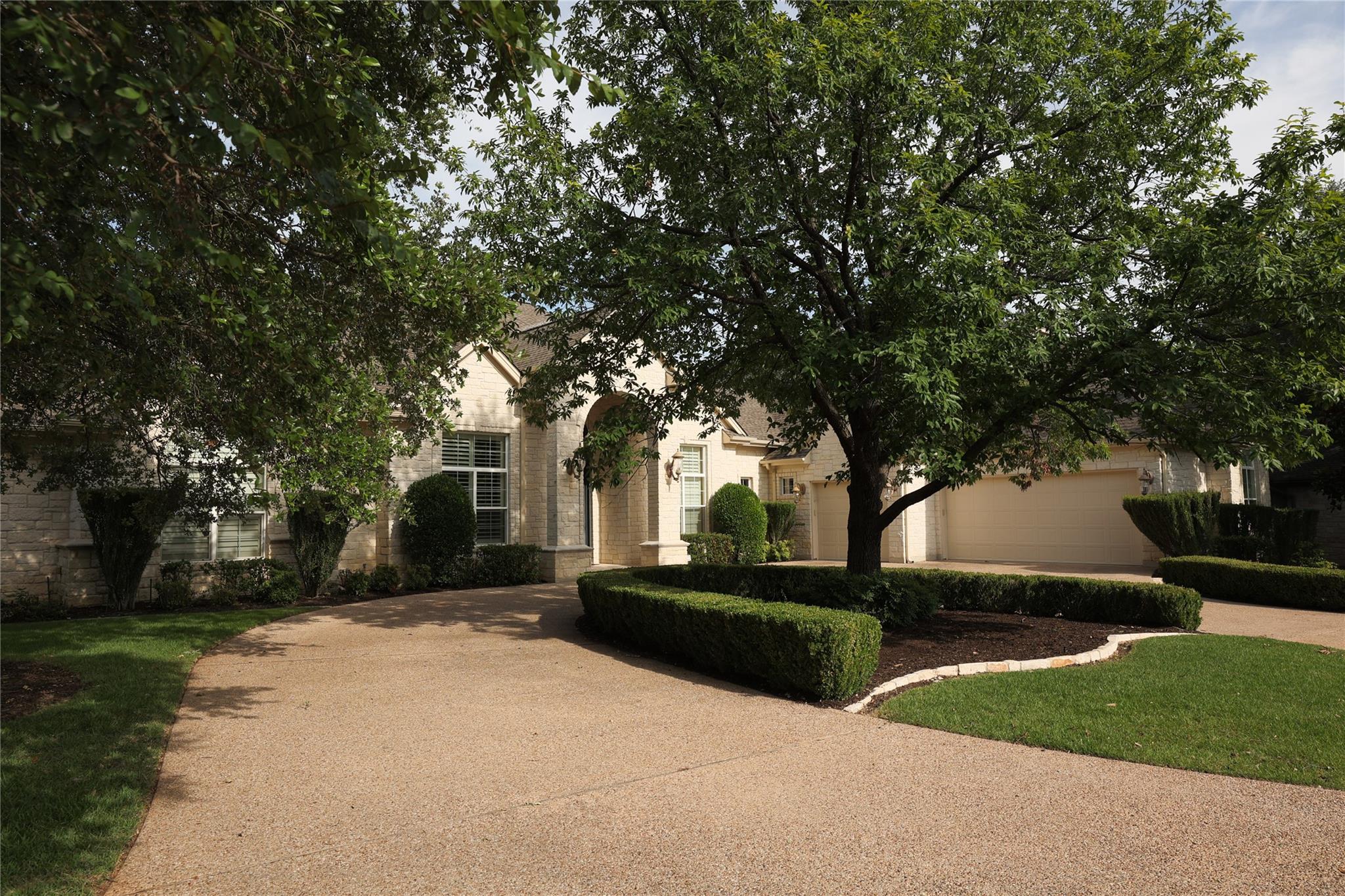200 Stardust Ln Property Photo 4