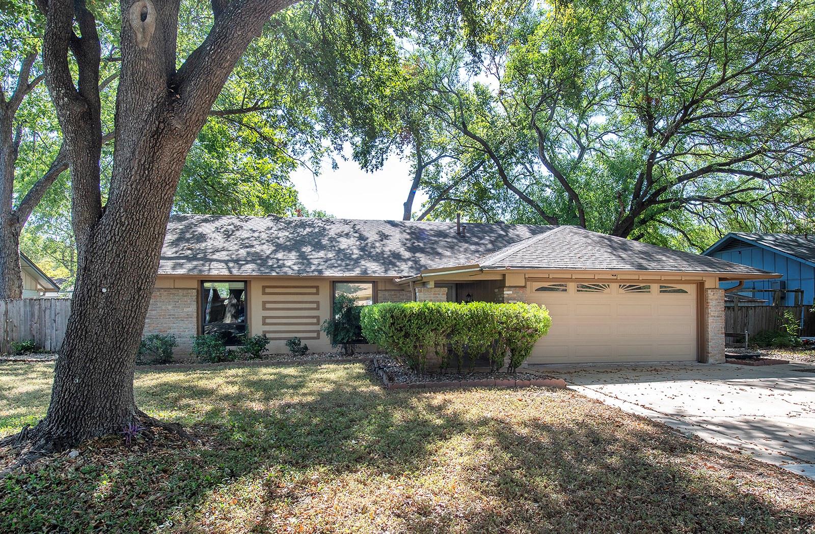 9207 Hunters Trce Property Photo 1