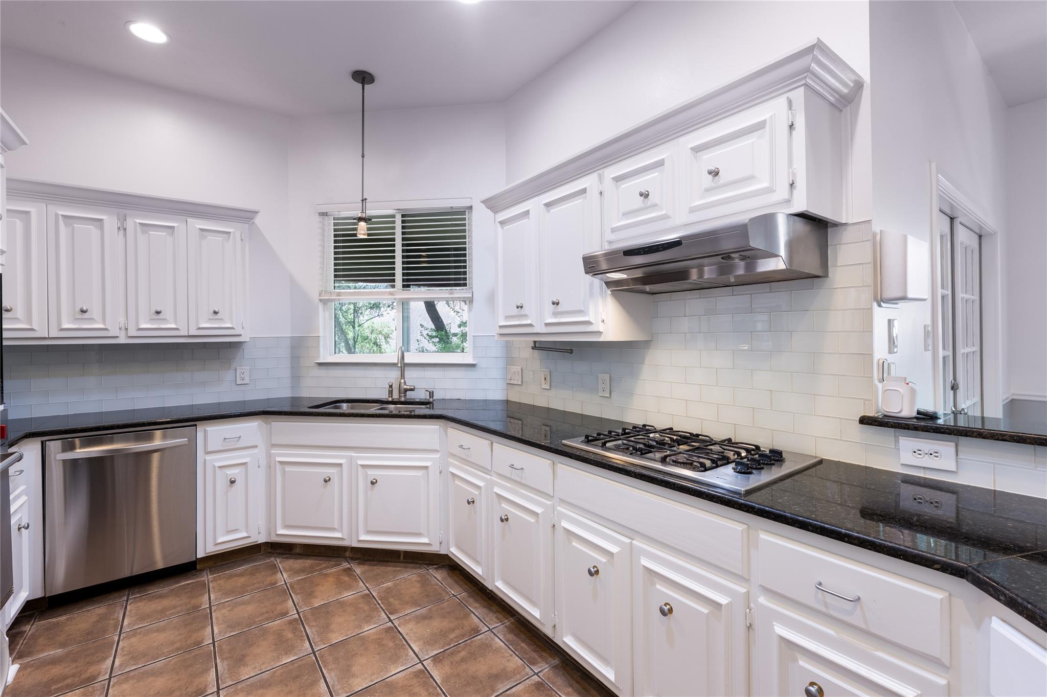 7203 Desert Rose Cv Property Photo 9