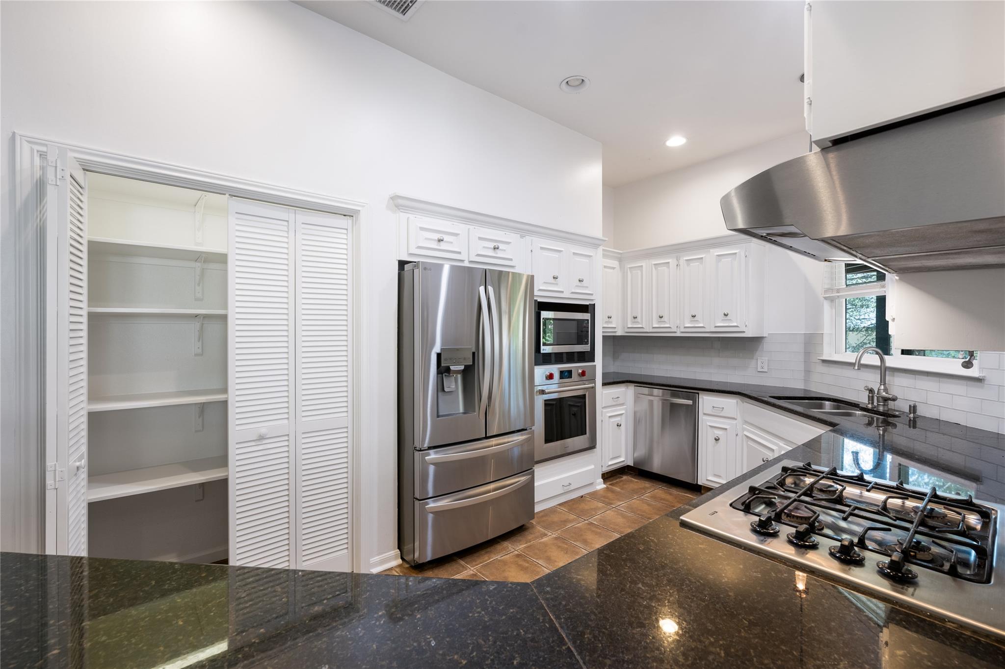 7203 Desert Rose Cv Property Photo 10