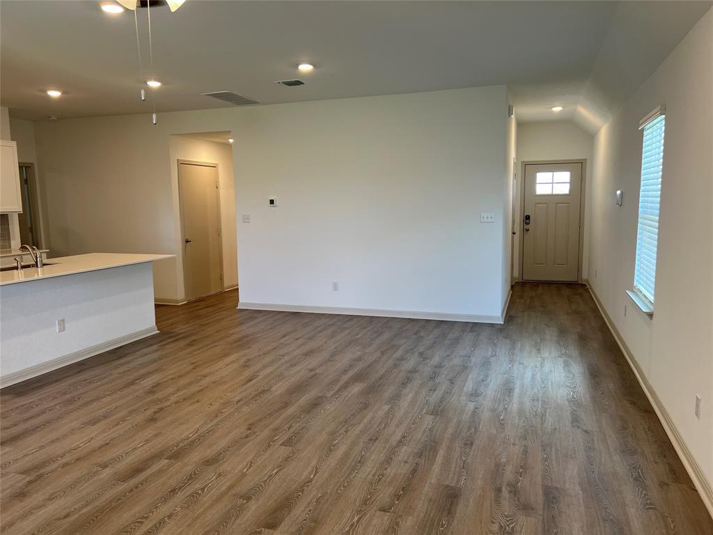 309 Mulberry Creek Ln Property Photo 6