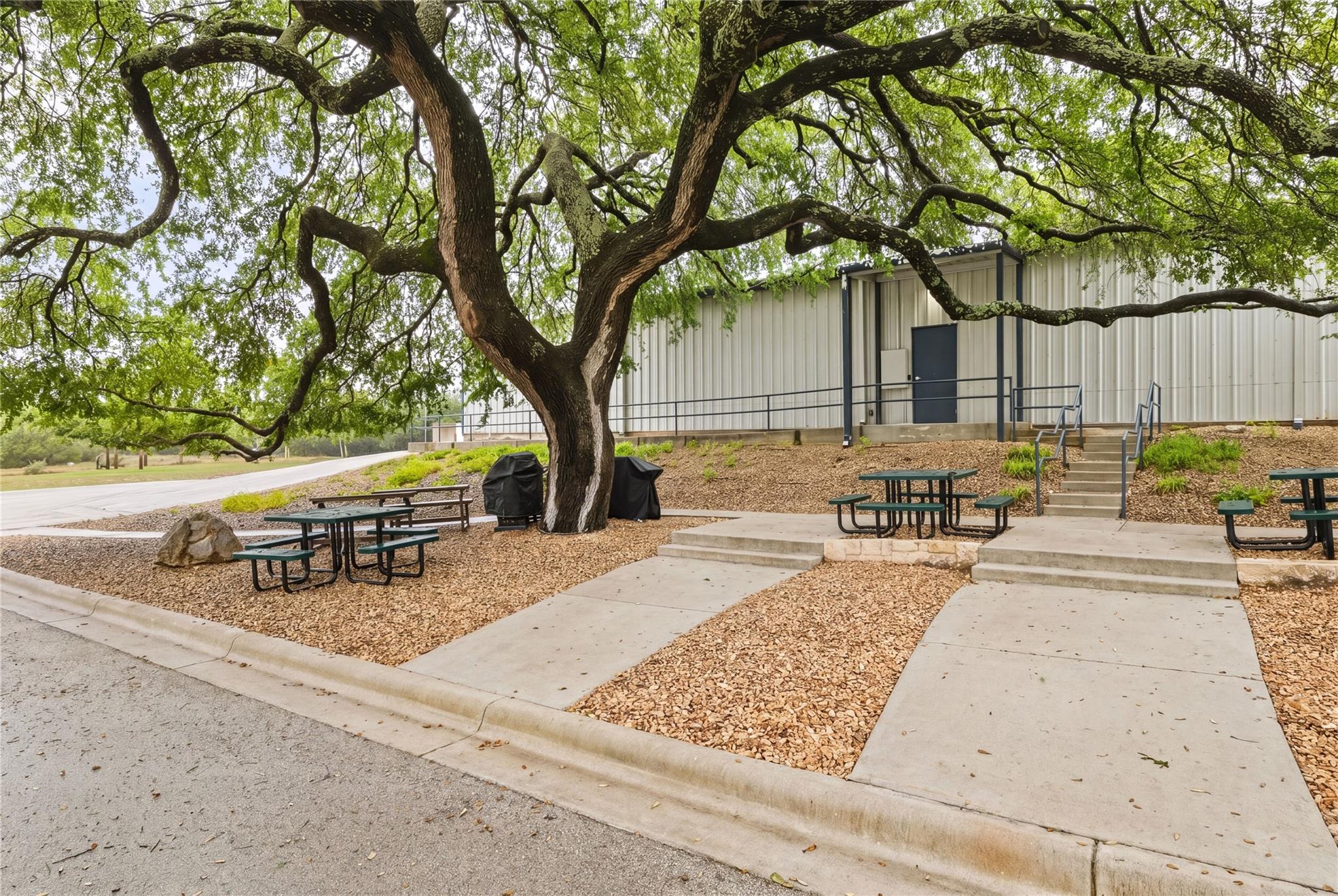 1506 N Us Hwy 281 None Property Photo 4