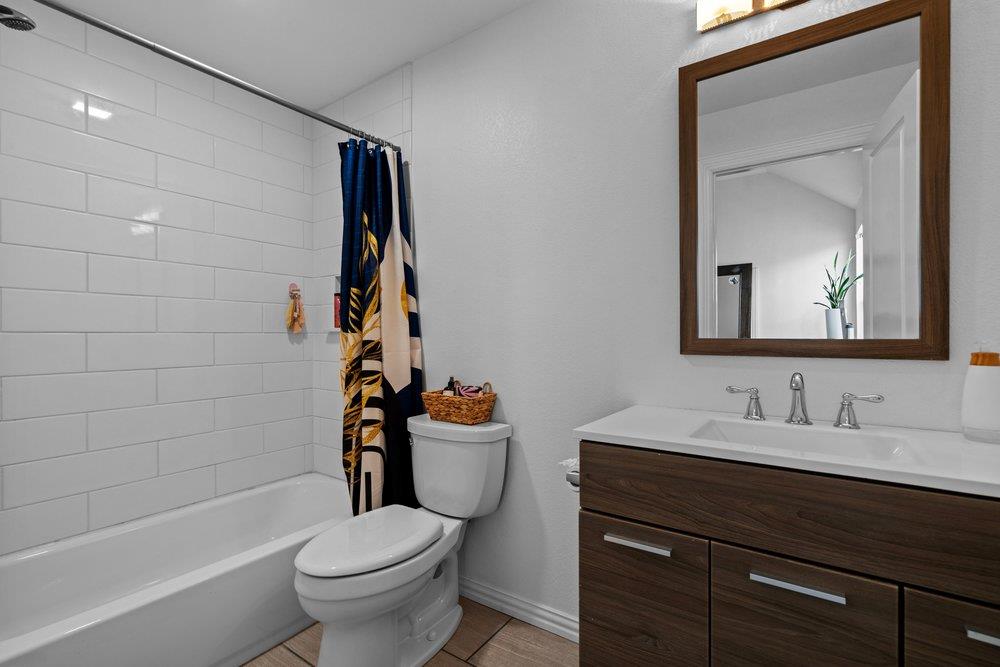 580 Clear Springs Holw Property Photo 31