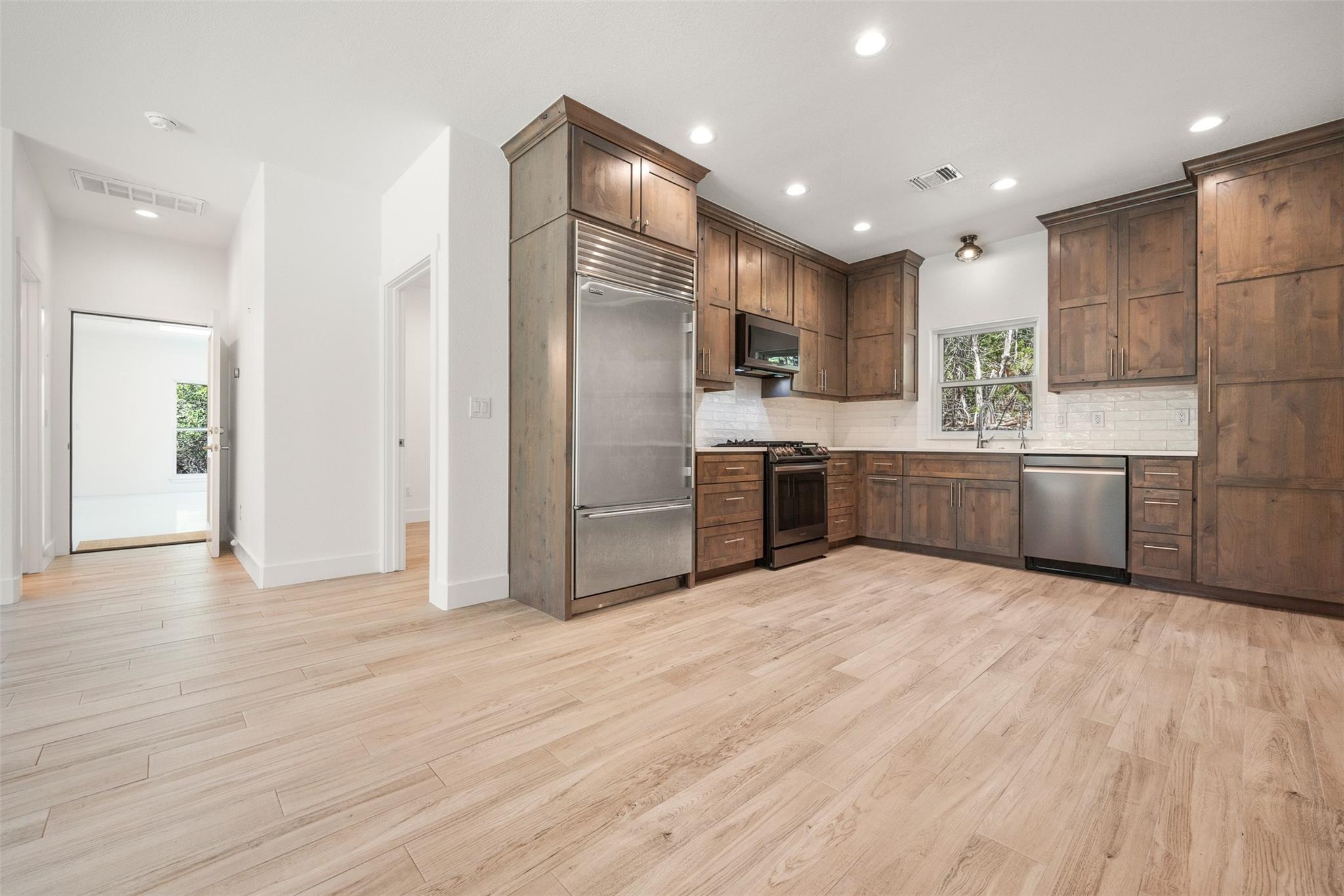6028 Mustang Valley Trl Property Photo 3