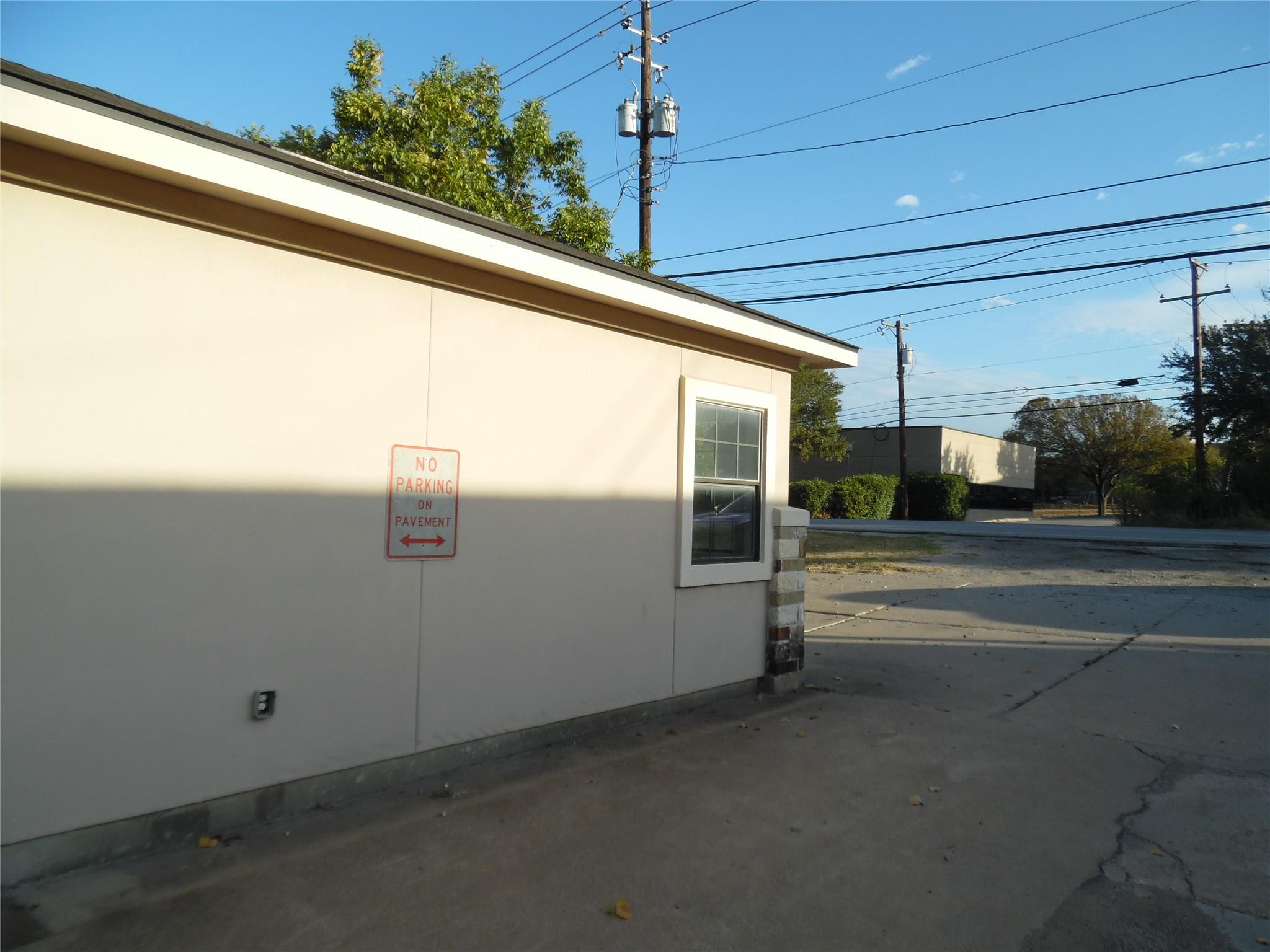1572666 Property Photo 3