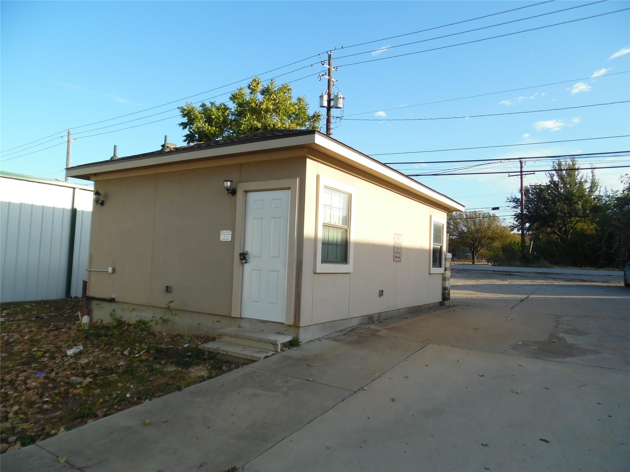 1572666 Property Photo 4