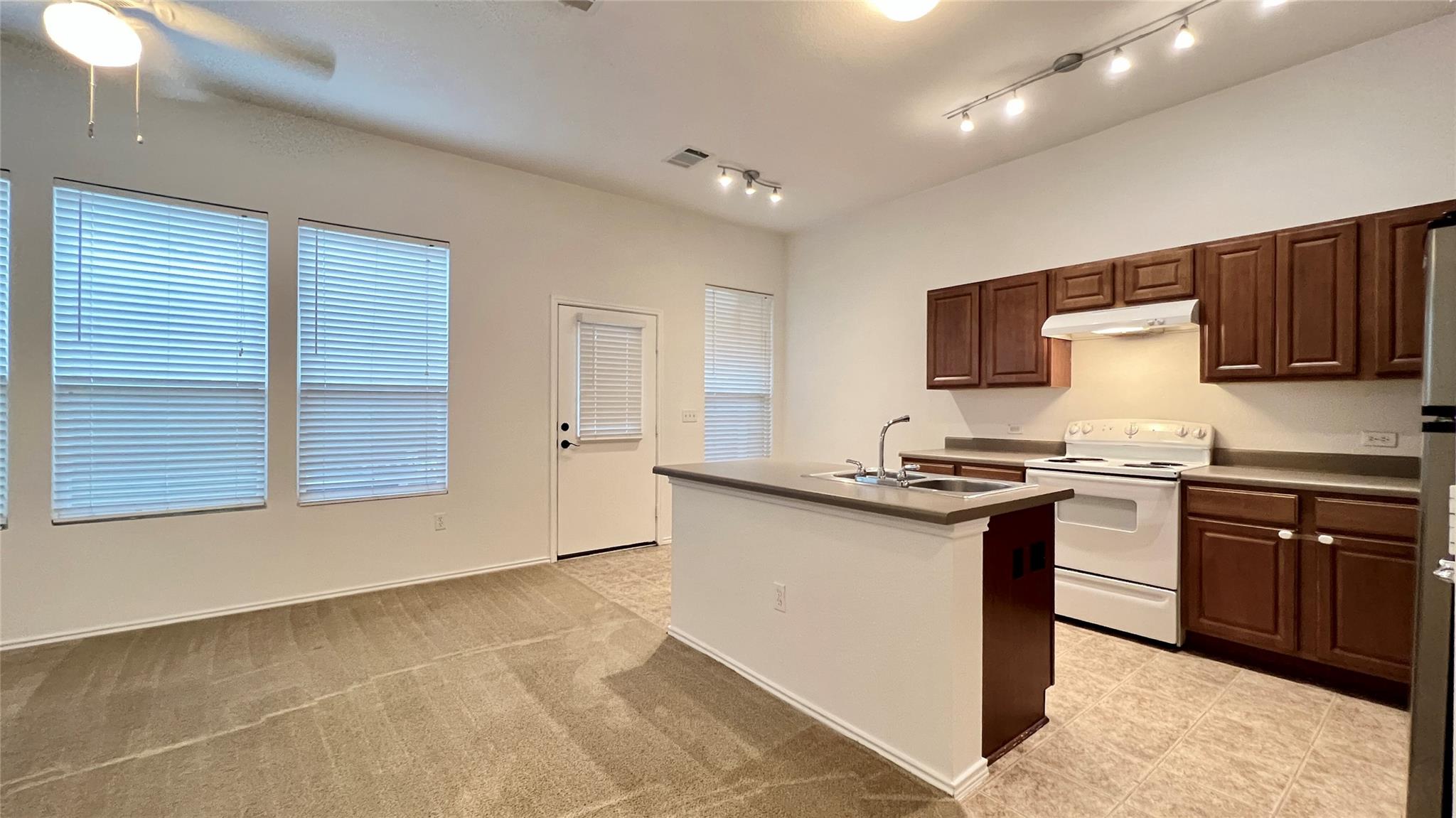 4112 Mattie St Property Photo 4