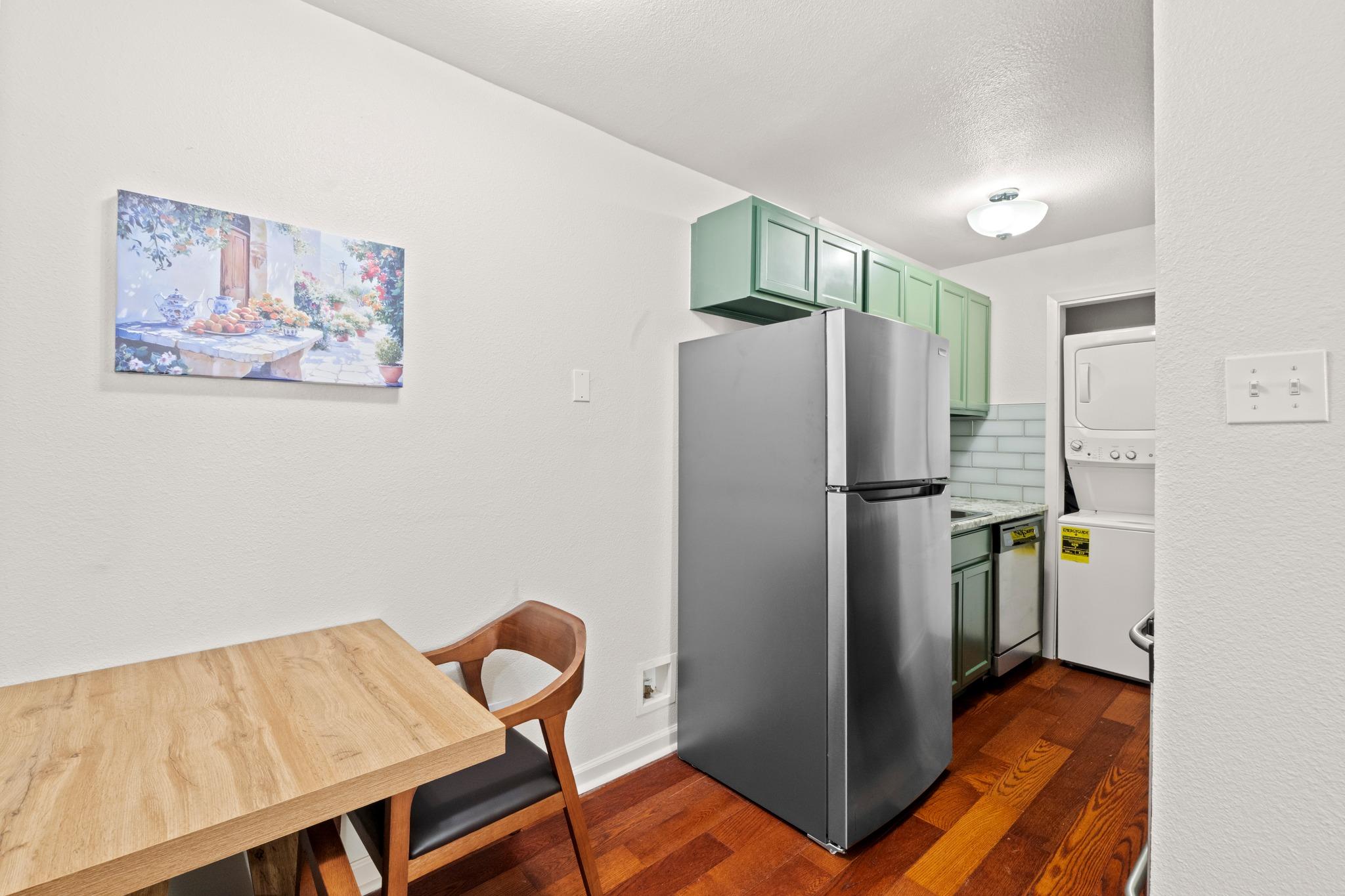 1110 W 22nd St #2 Property Photo 11