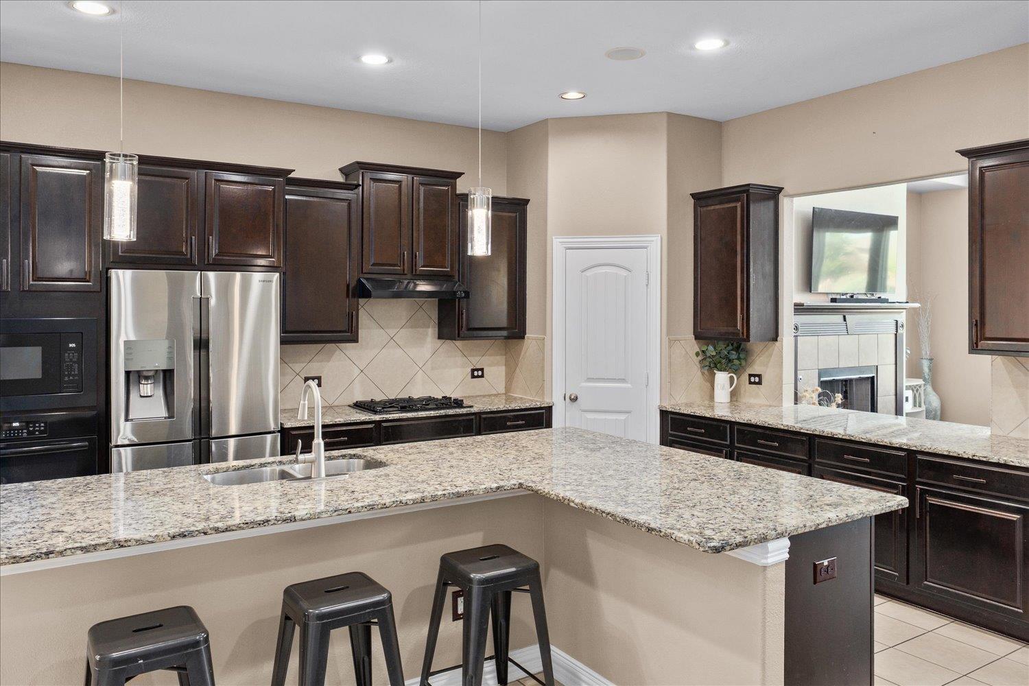 8093 Arezzo Dr Property Photo 9