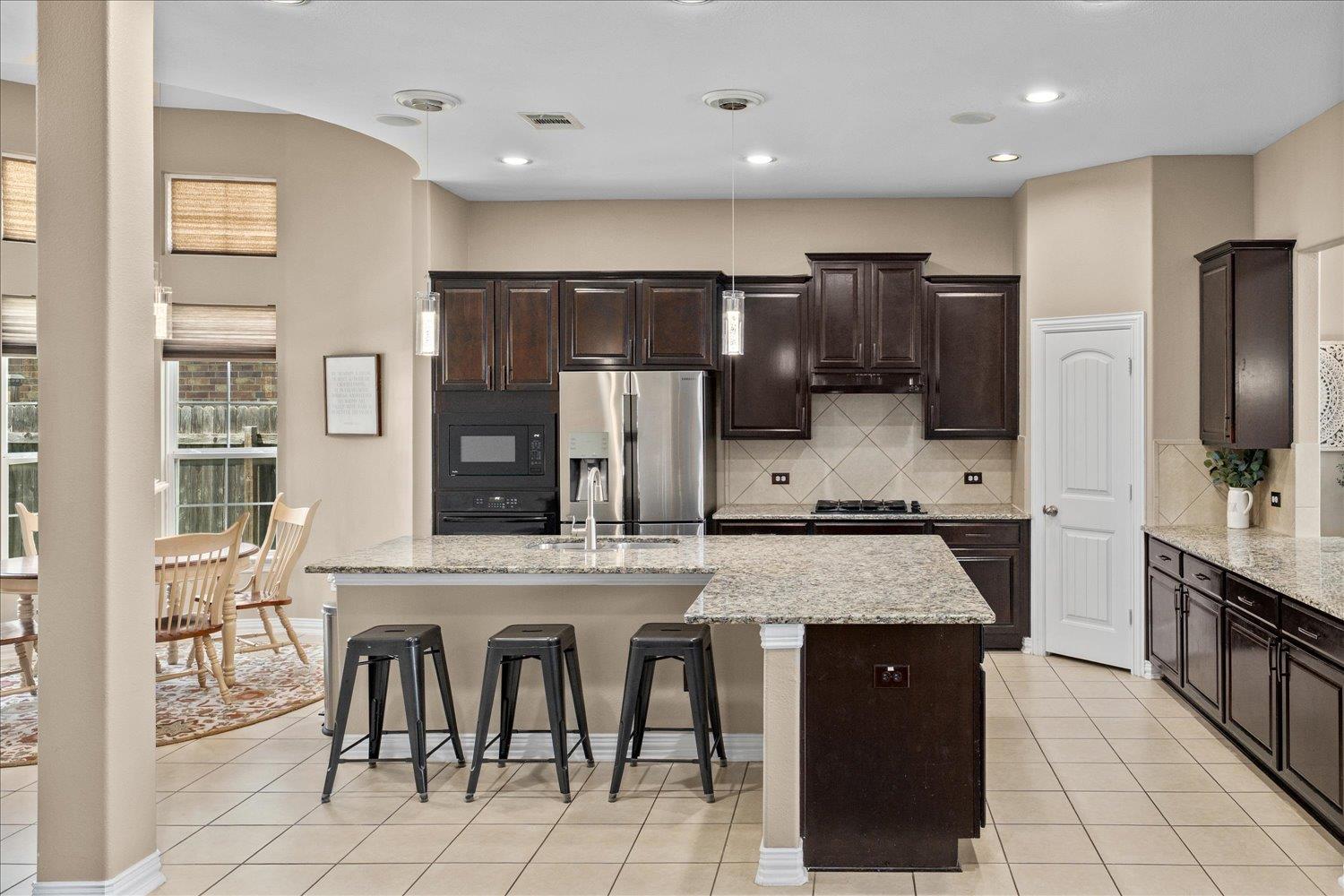 8093 Arezzo Dr Property Photo 10