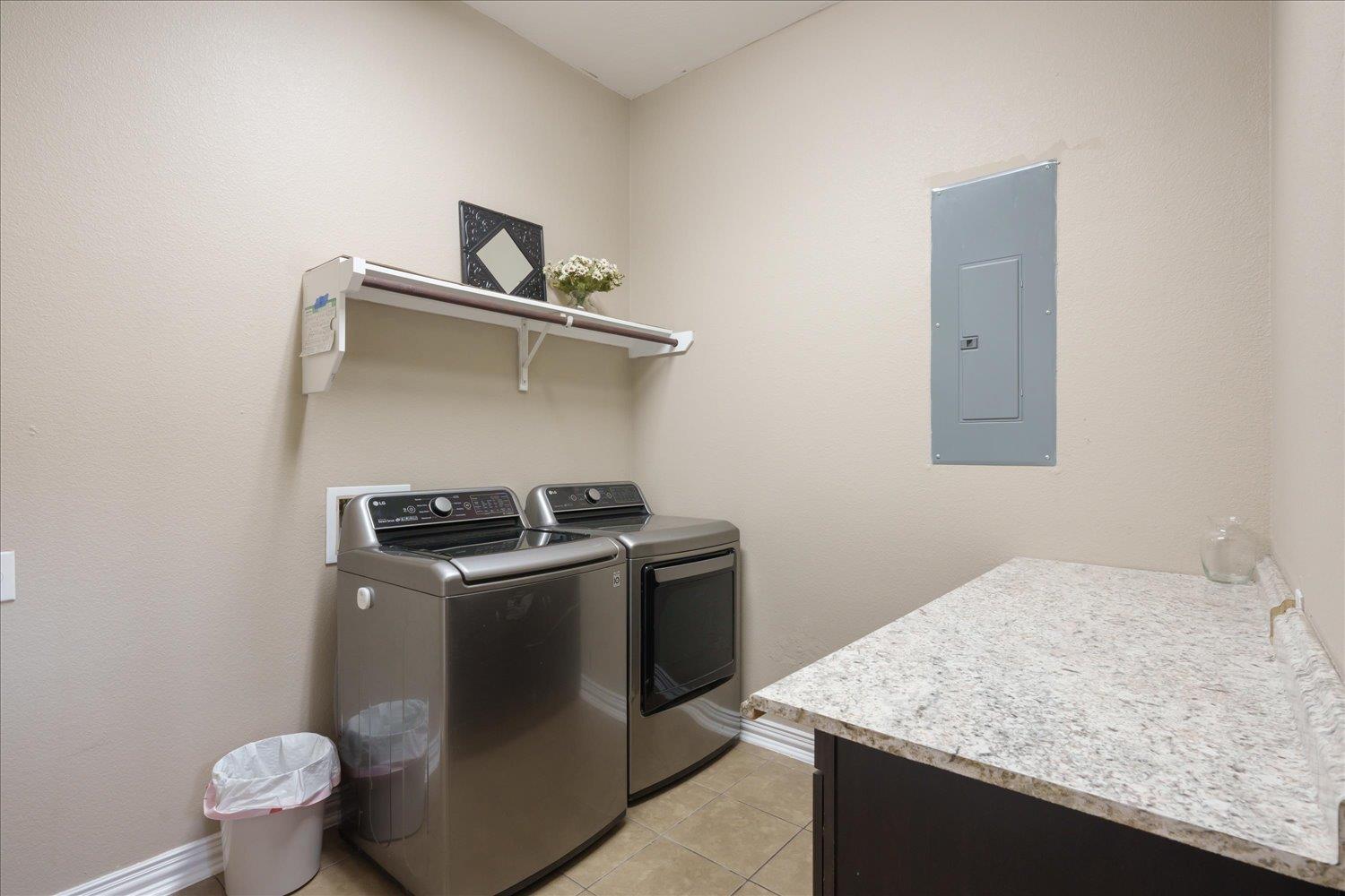 8093 Arezzo Dr Property Photo 20