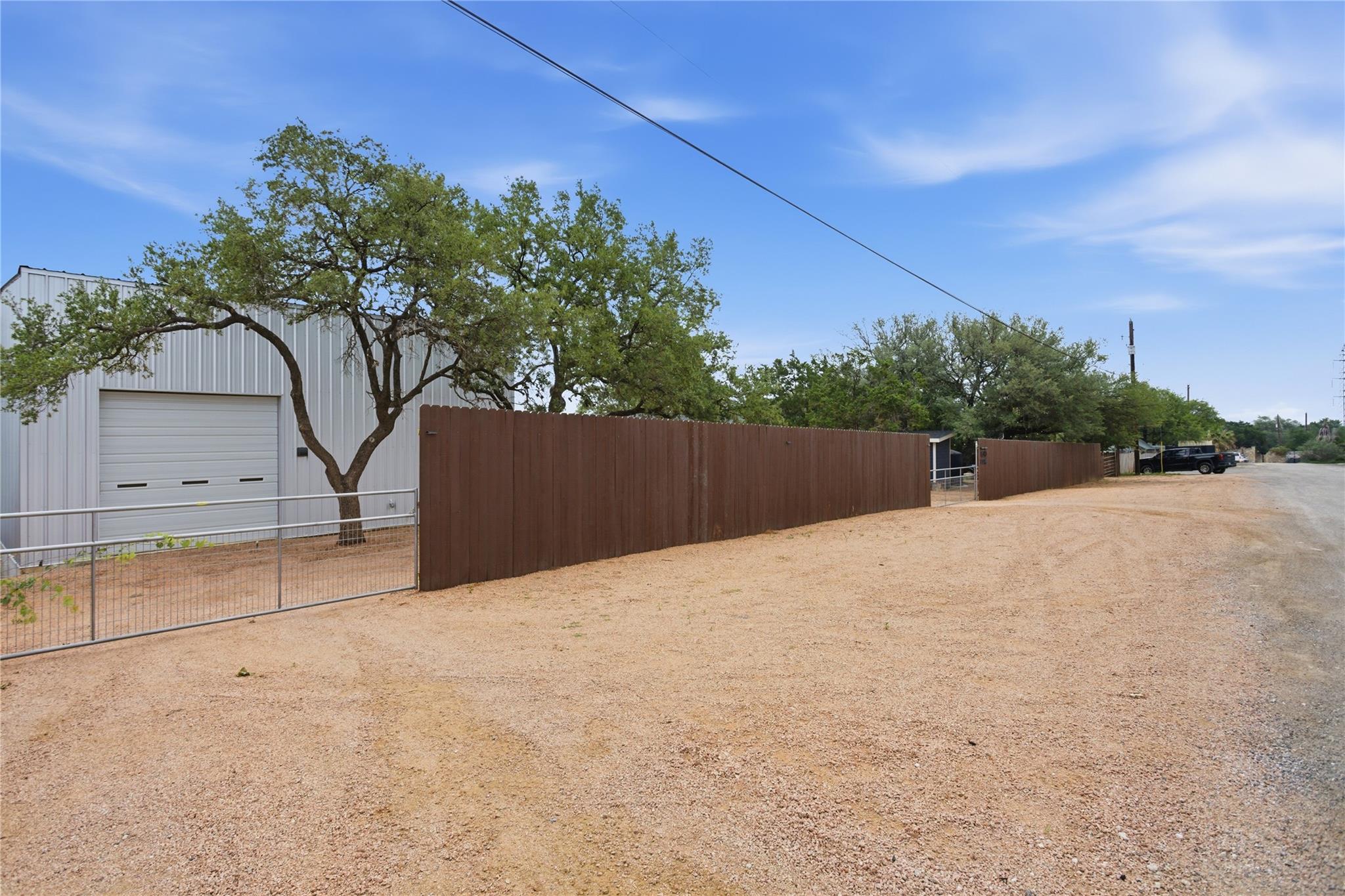 15200 Storm Dr Property Photo 4