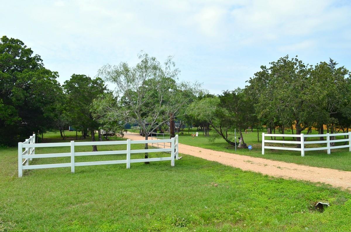 218 Texas Oak Dr Property Photo 3