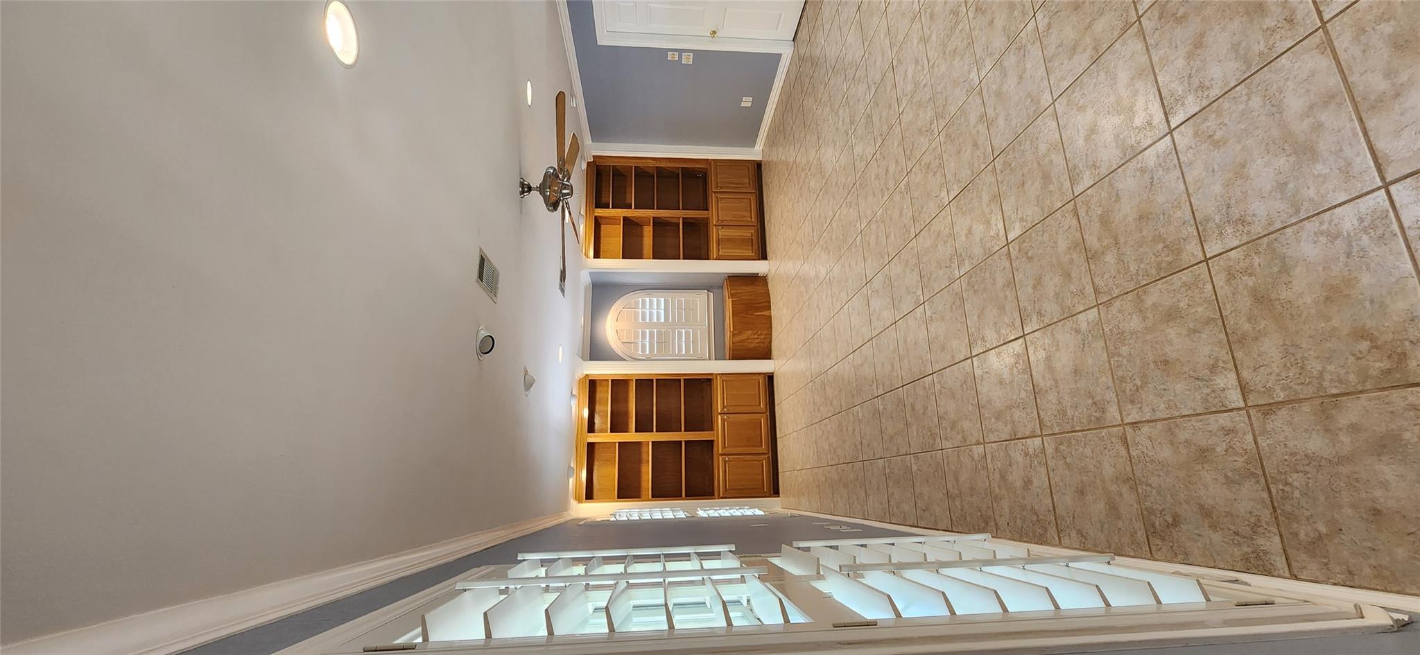 302 Julie St Property Photo 5