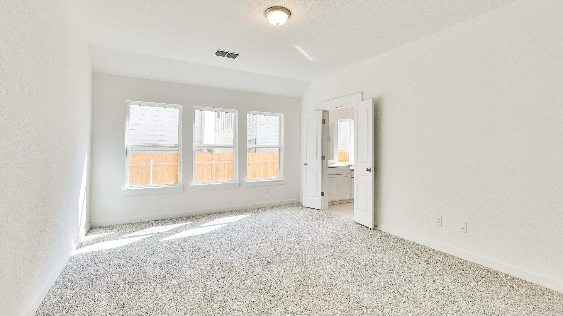 512 Bloomington Loop Property Photo 4