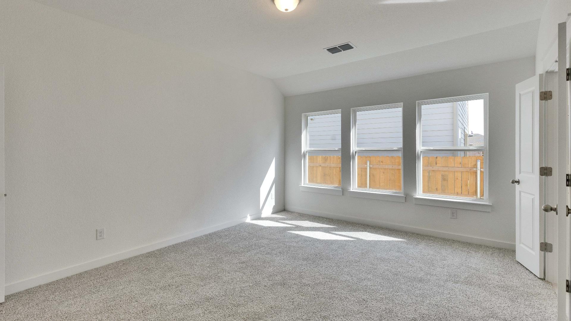 512 Bloomington Loop Property Photo 10