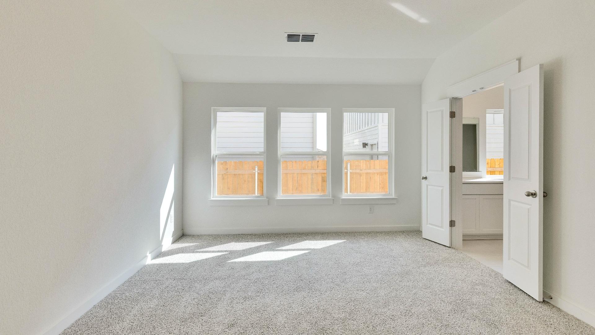 512 Bloomington Loop Property Photo 11