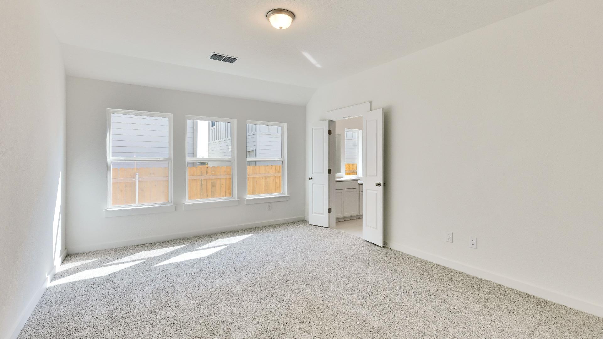 512 Bloomington Loop Property Photo 12