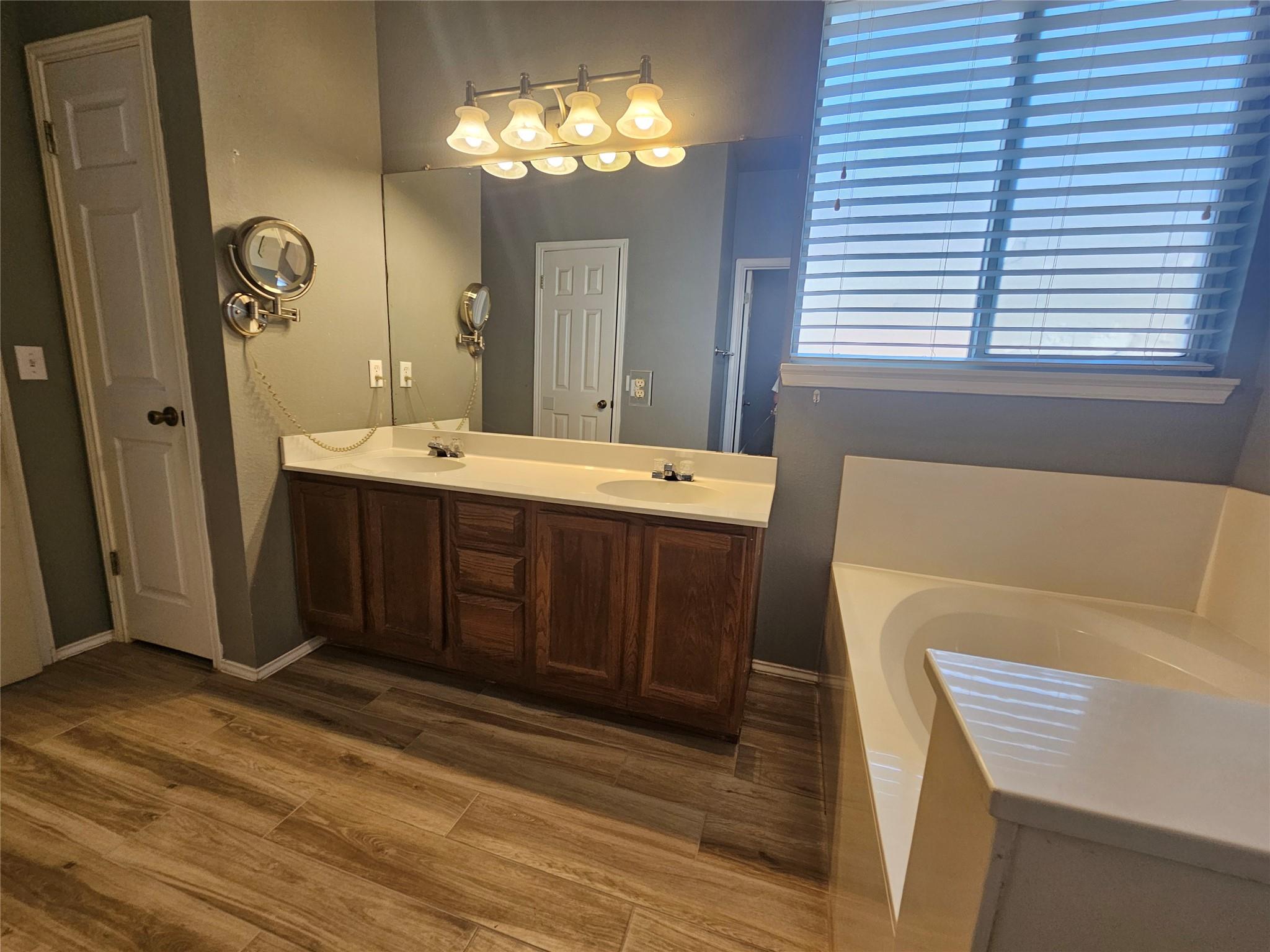 8506 Hillrock Dr Property Photo 4