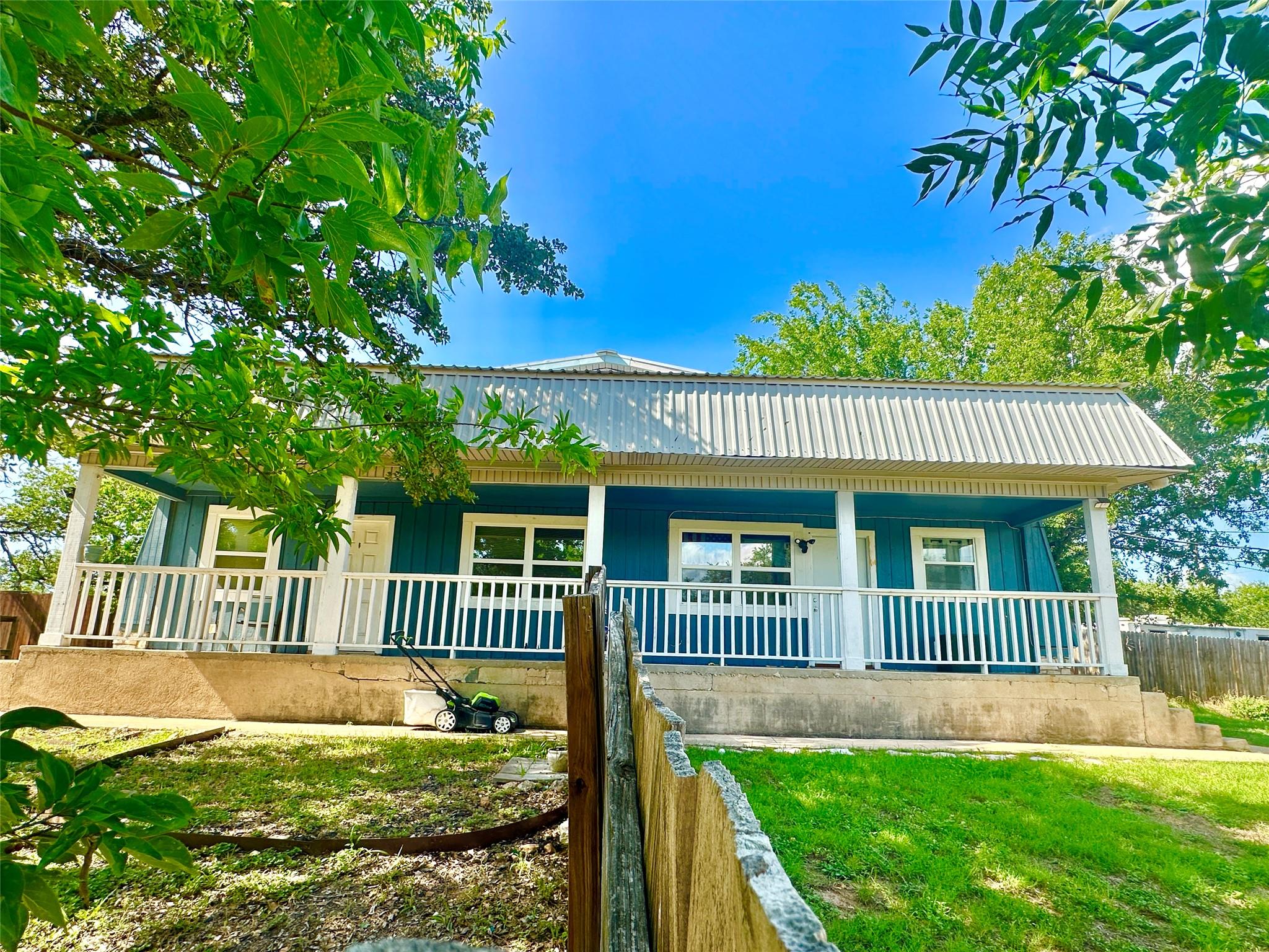 1302 S Quinlan Park Rd Property Photo 4