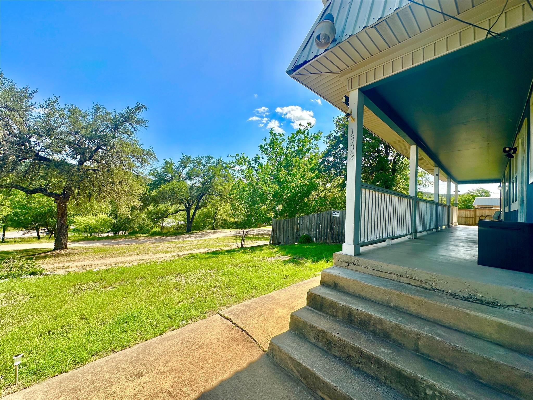 1302 S Quinlan Park Rd Property Photo 5