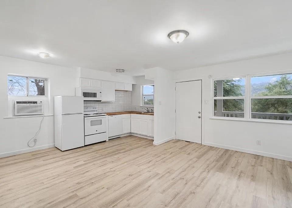 1302 S Quinlan Park Rd Property Photo 12