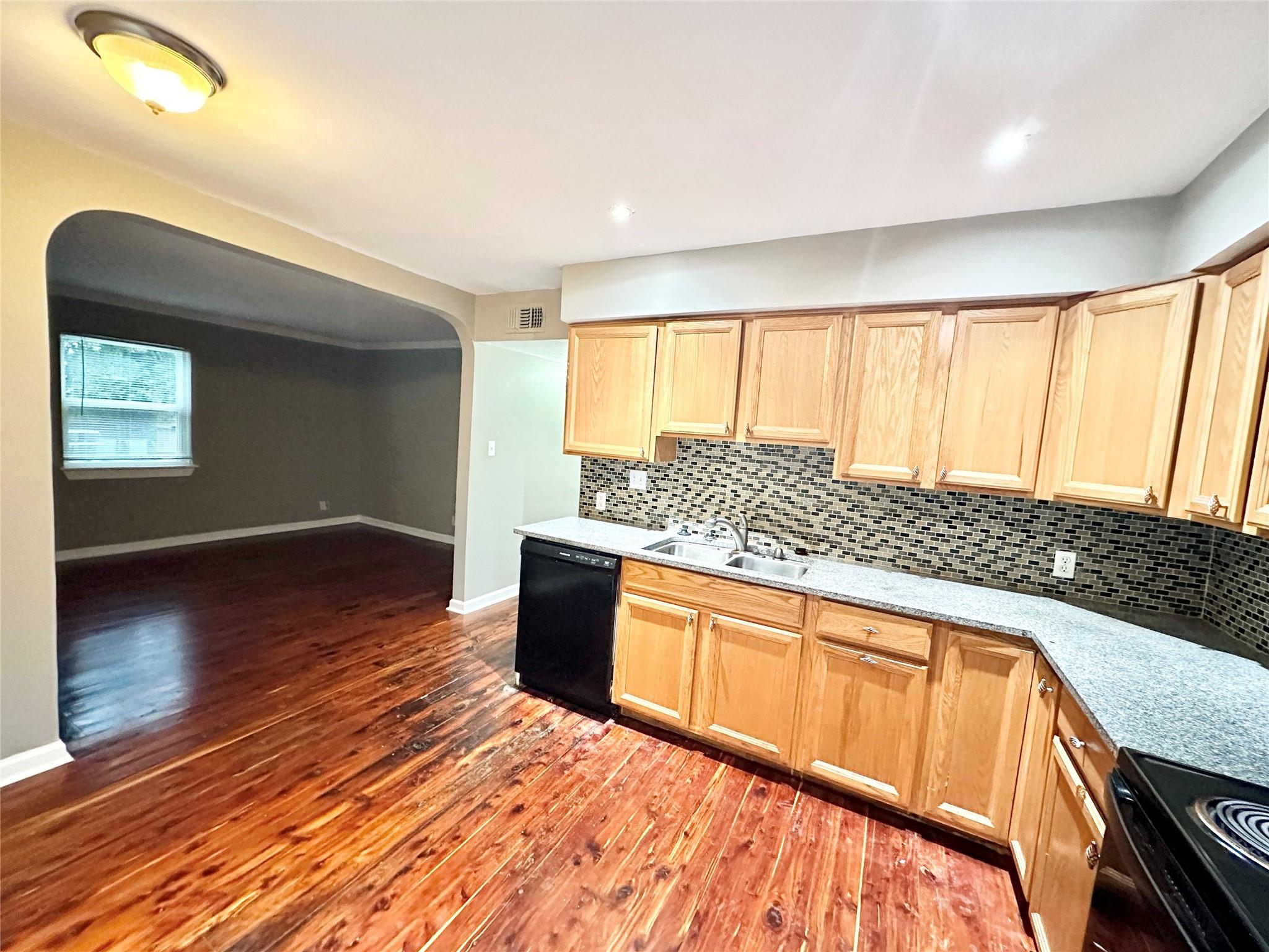 1302 S Quinlan Park Rd Property Photo 25