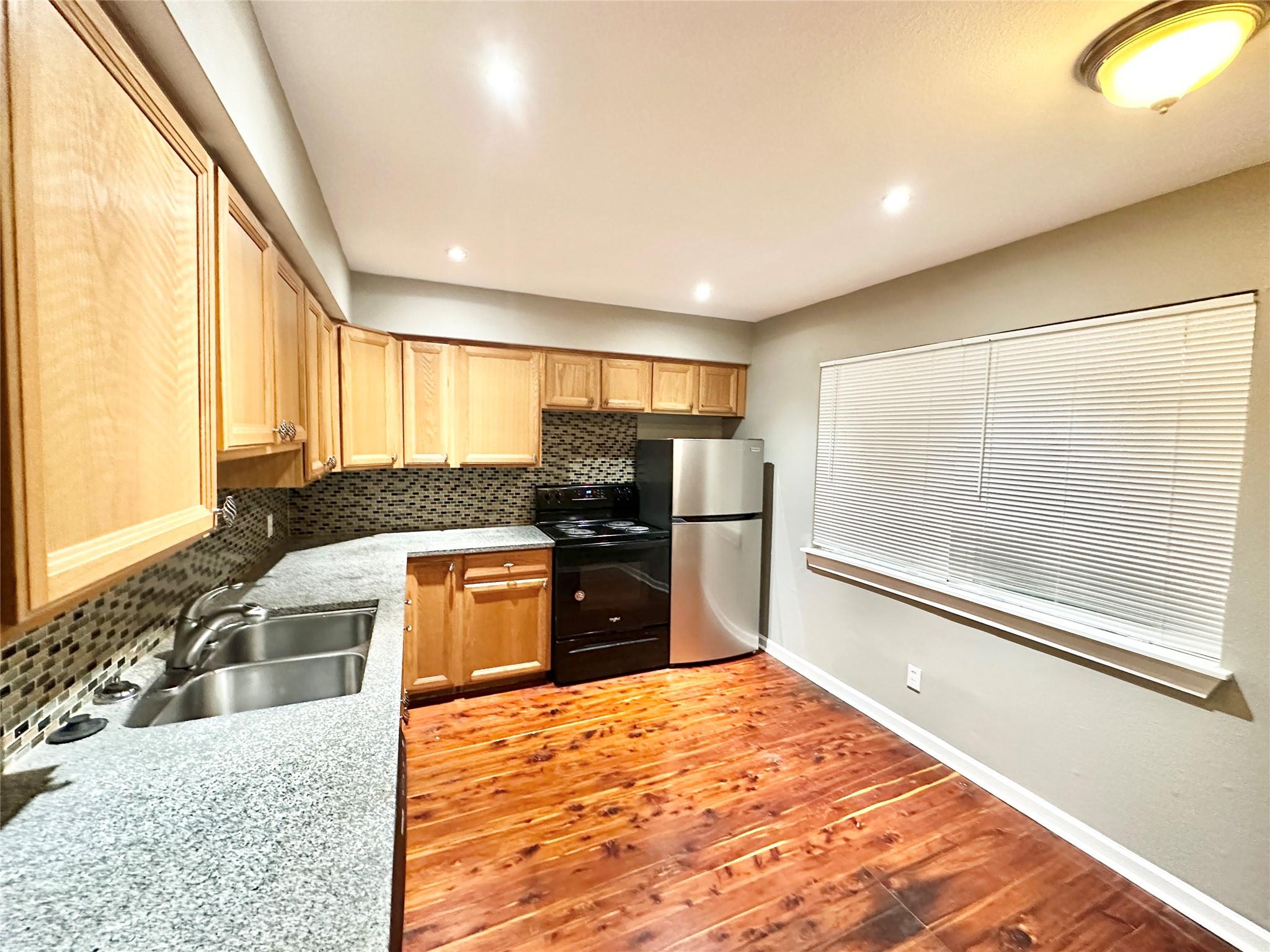 1302 S Quinlan Park Rd Property Photo 26