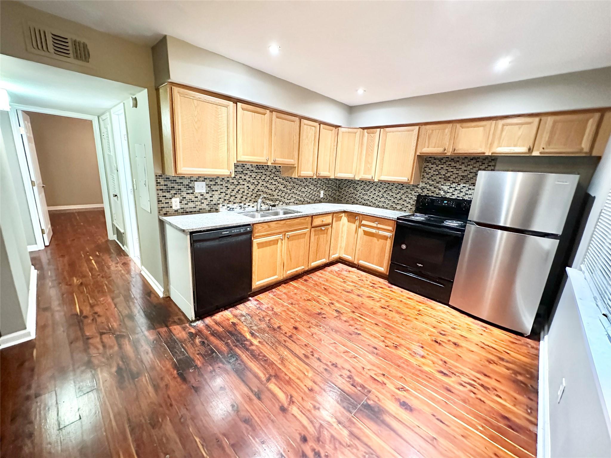 1302 S Quinlan Park Rd Property Photo 27