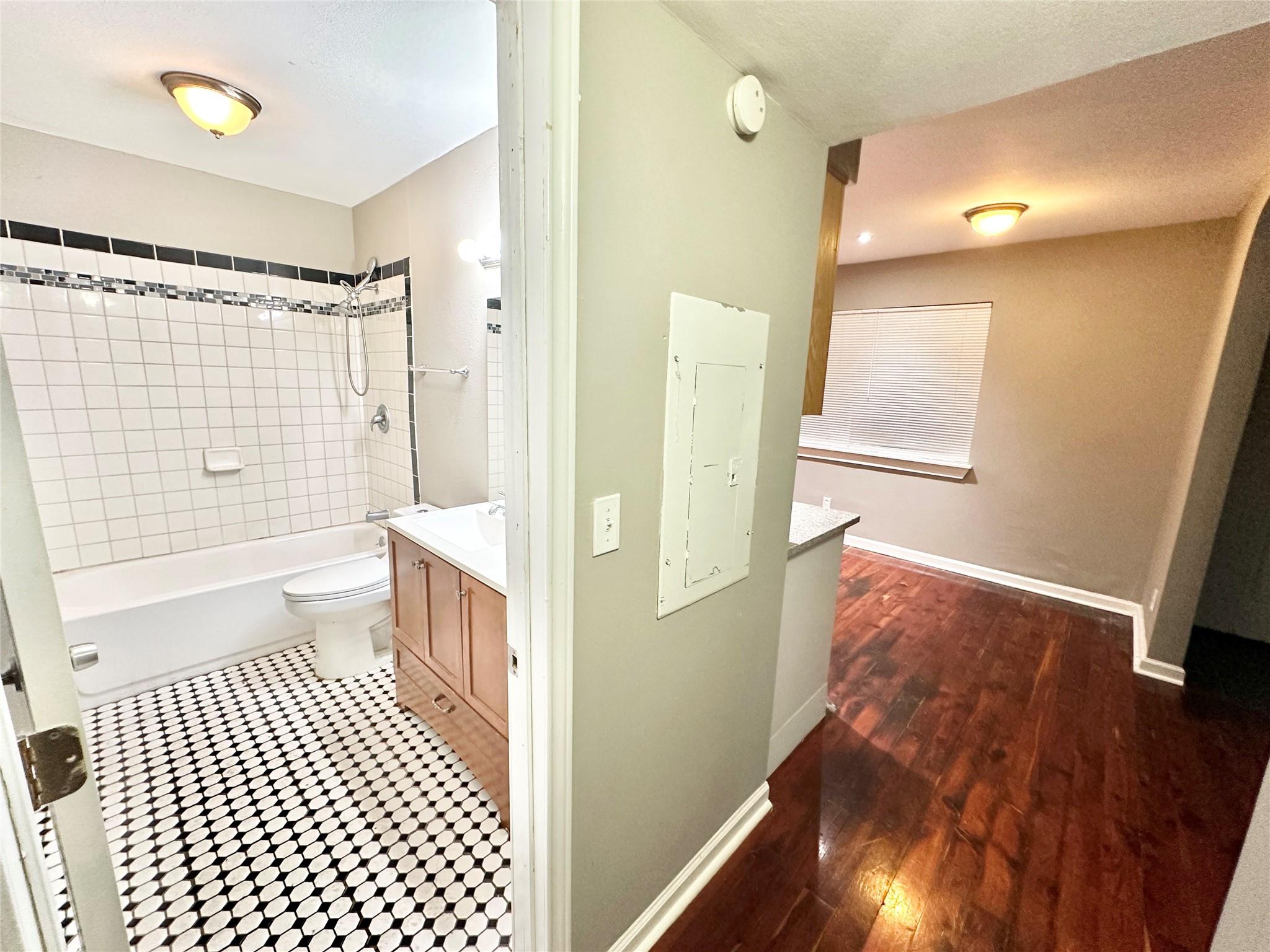 1302 S Quinlan Park Rd Property Photo 28