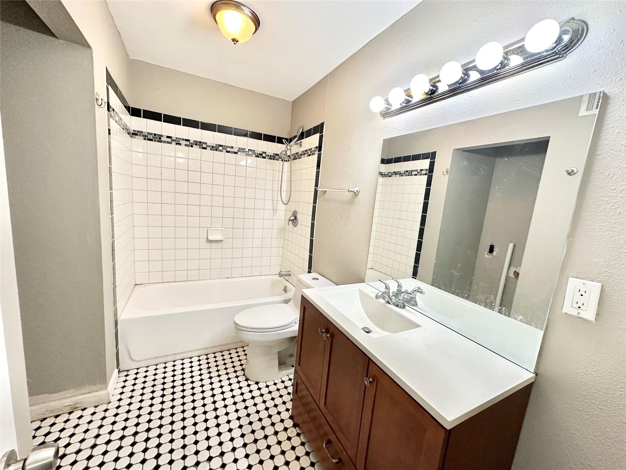 1302 S Quinlan Park Rd Property Photo 29