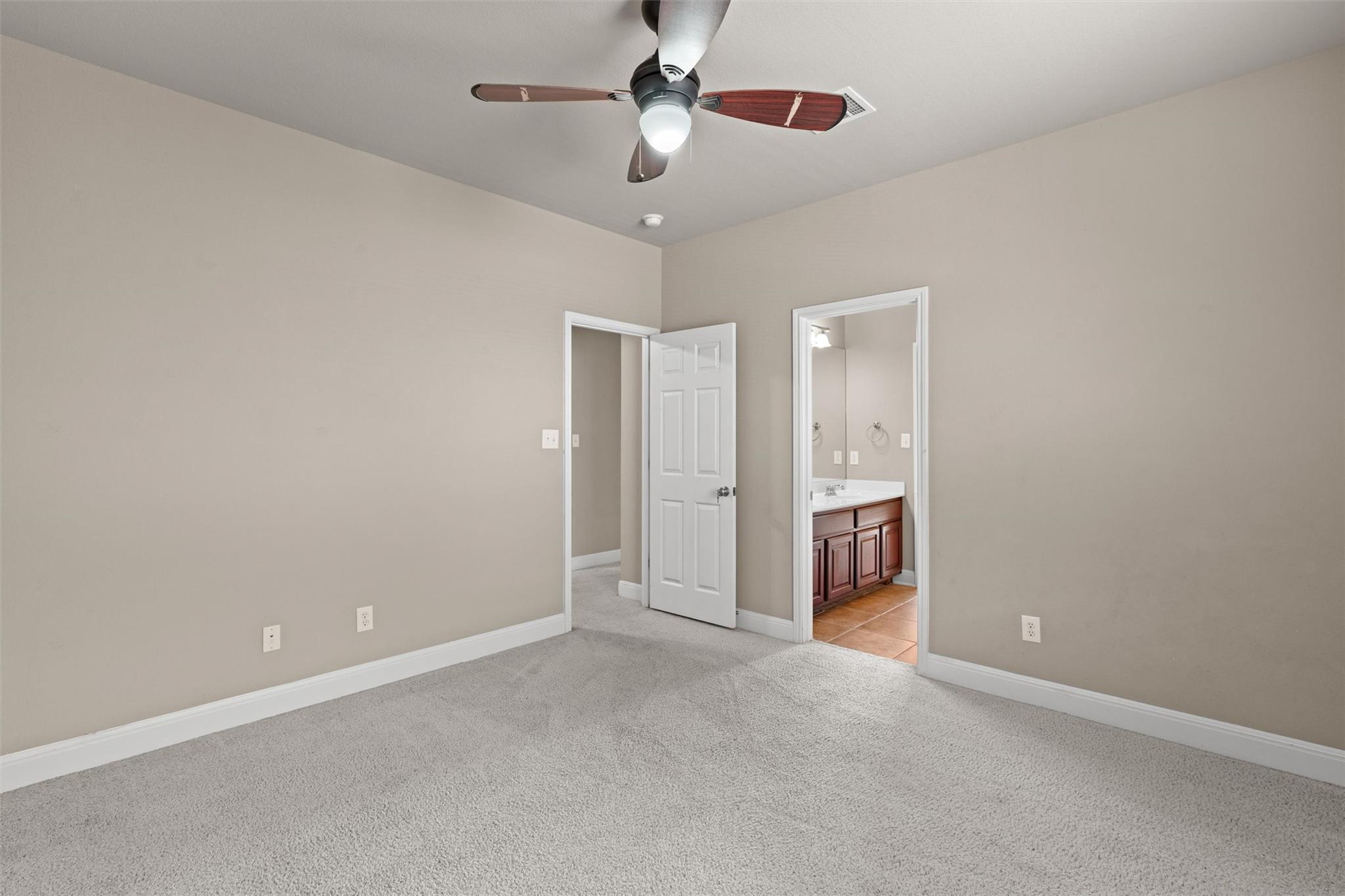 10521 Roy Butler Dr Property Photo 27