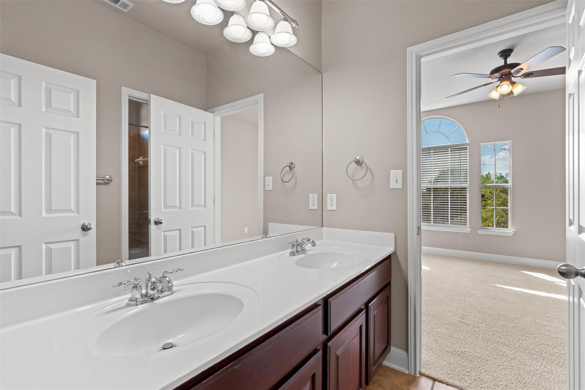 10521 Roy Butler Dr Property Photo 28