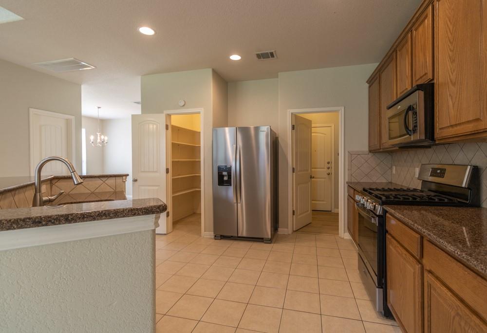 18601 Derby Hill Ln Property Photo 4