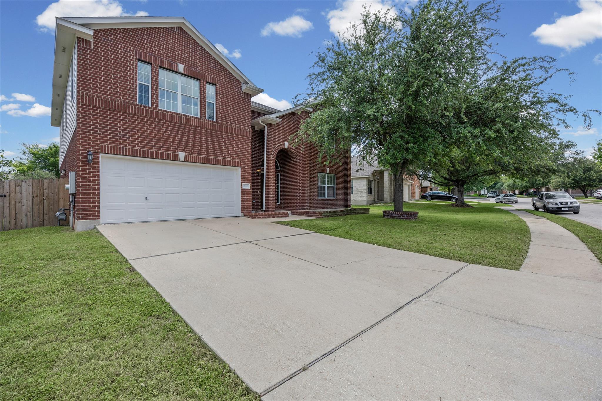 20521 Farm Pond Ln Property Photo 2