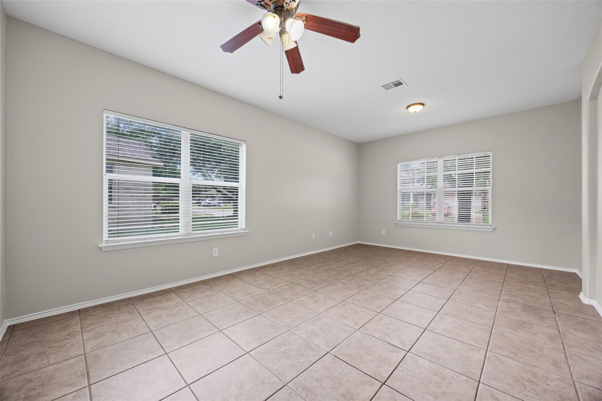 20521 Farm Pond Ln Property Photo 4