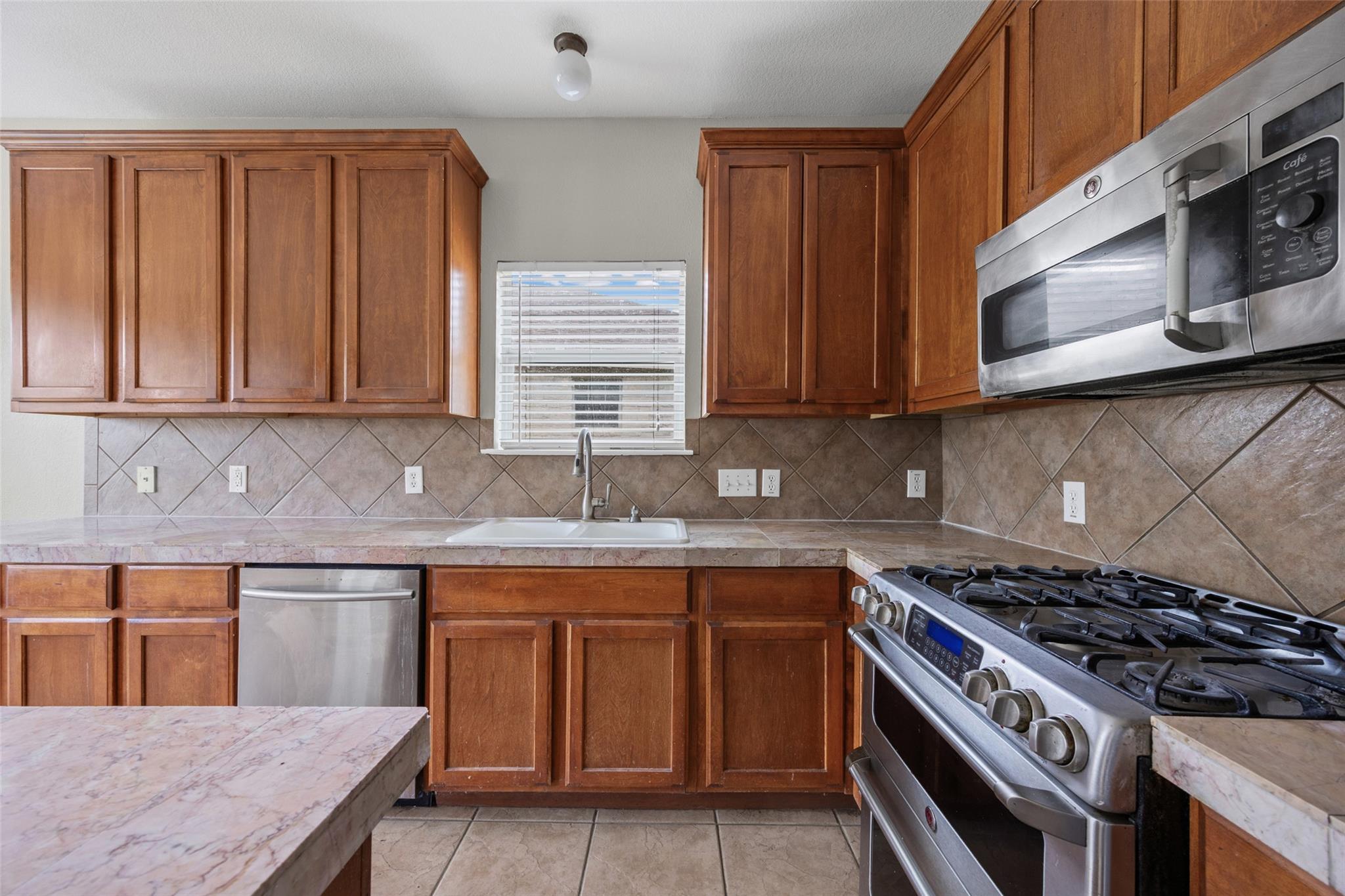 20521 Farm Pond Ln Property Photo 8