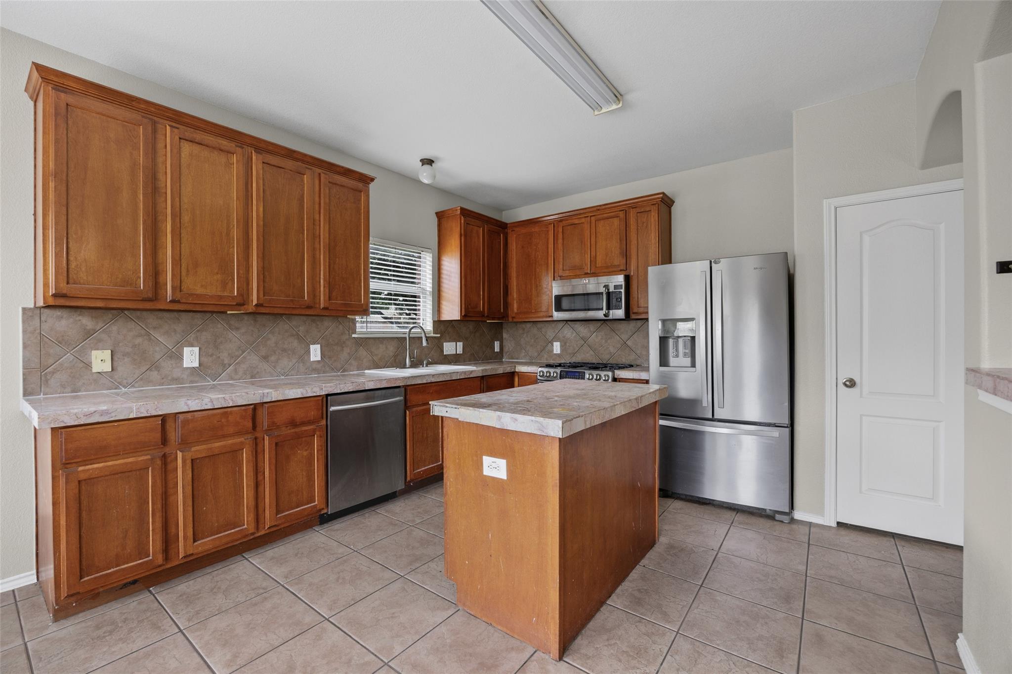 20521 Farm Pond Ln Property Photo 10