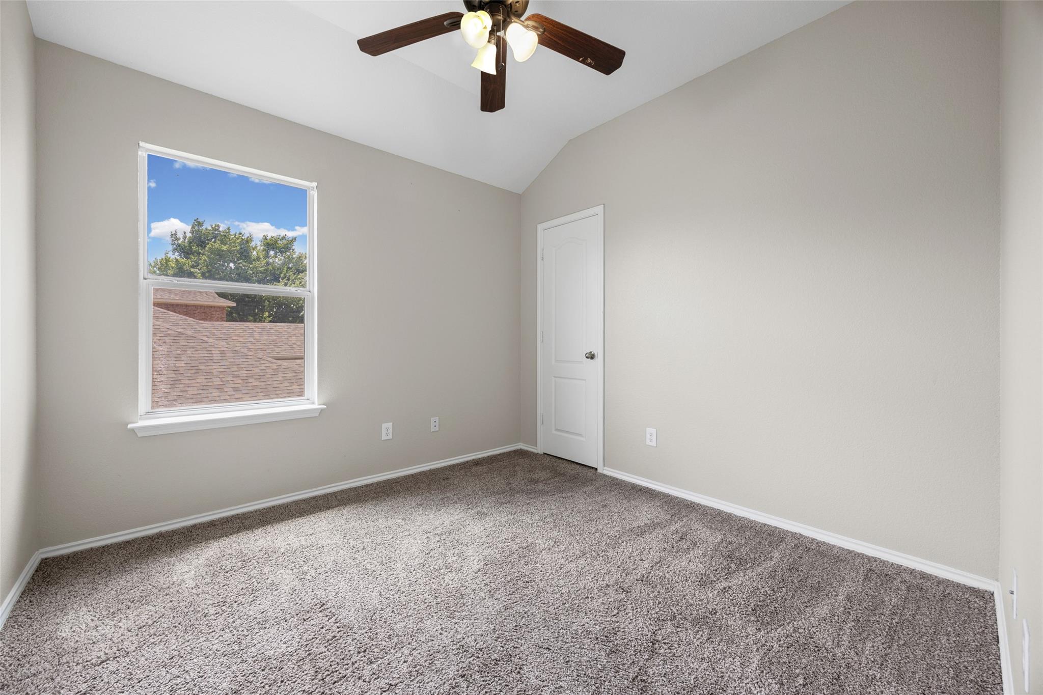 20521 Farm Pond Ln Property Photo 17