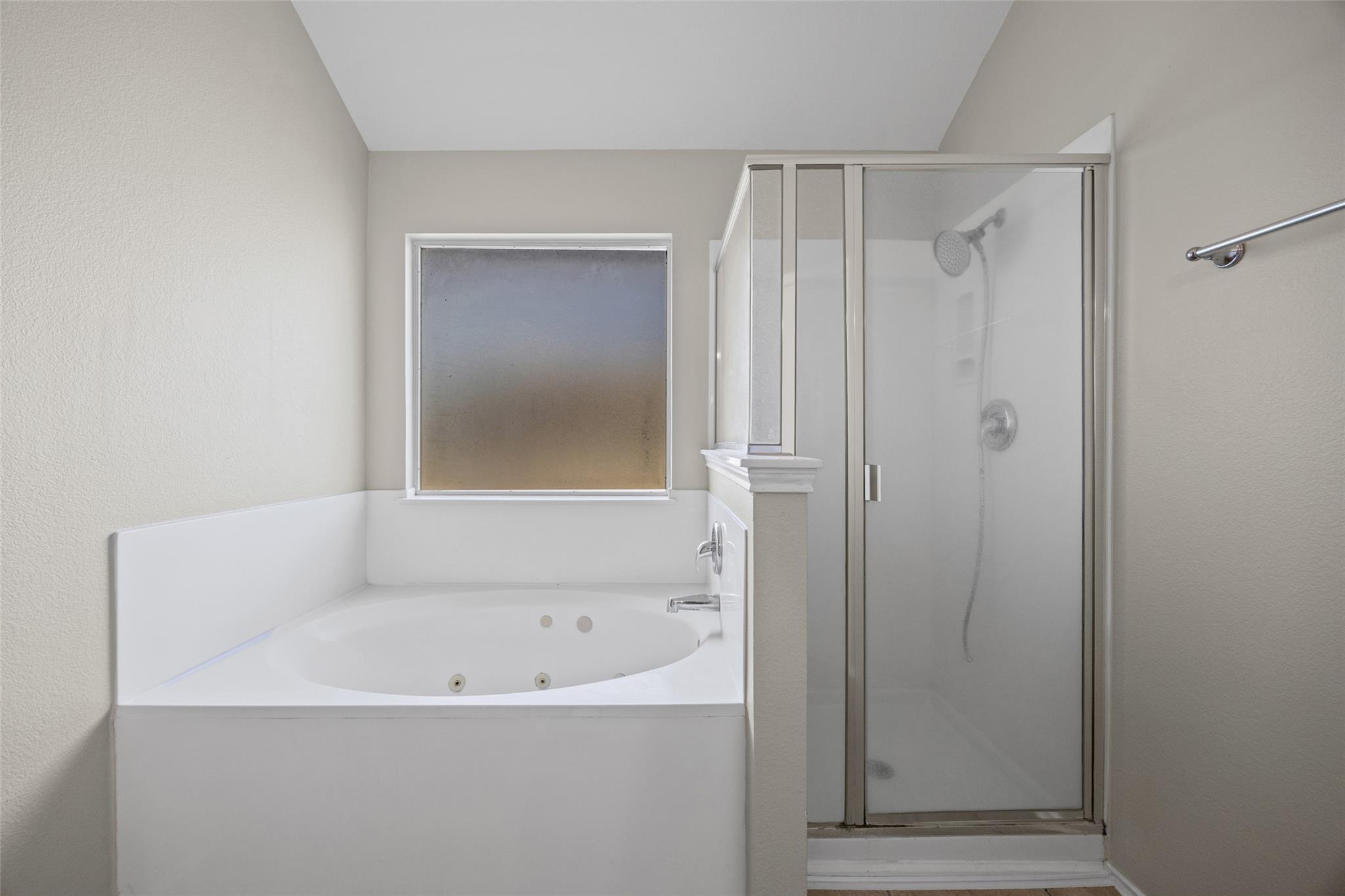 20521 Farm Pond Ln Property Photo 22
