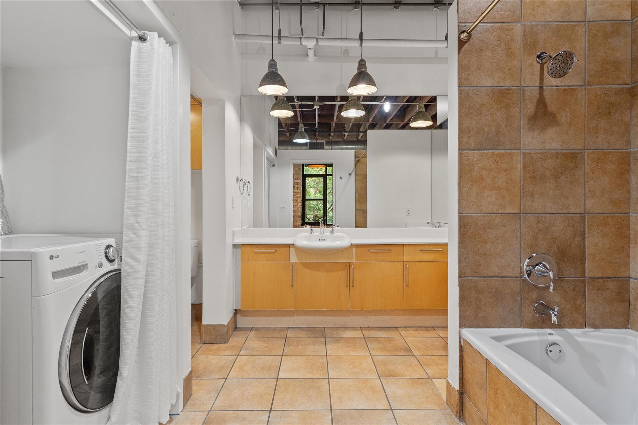 411 Brazos St #224 Property Photo 13