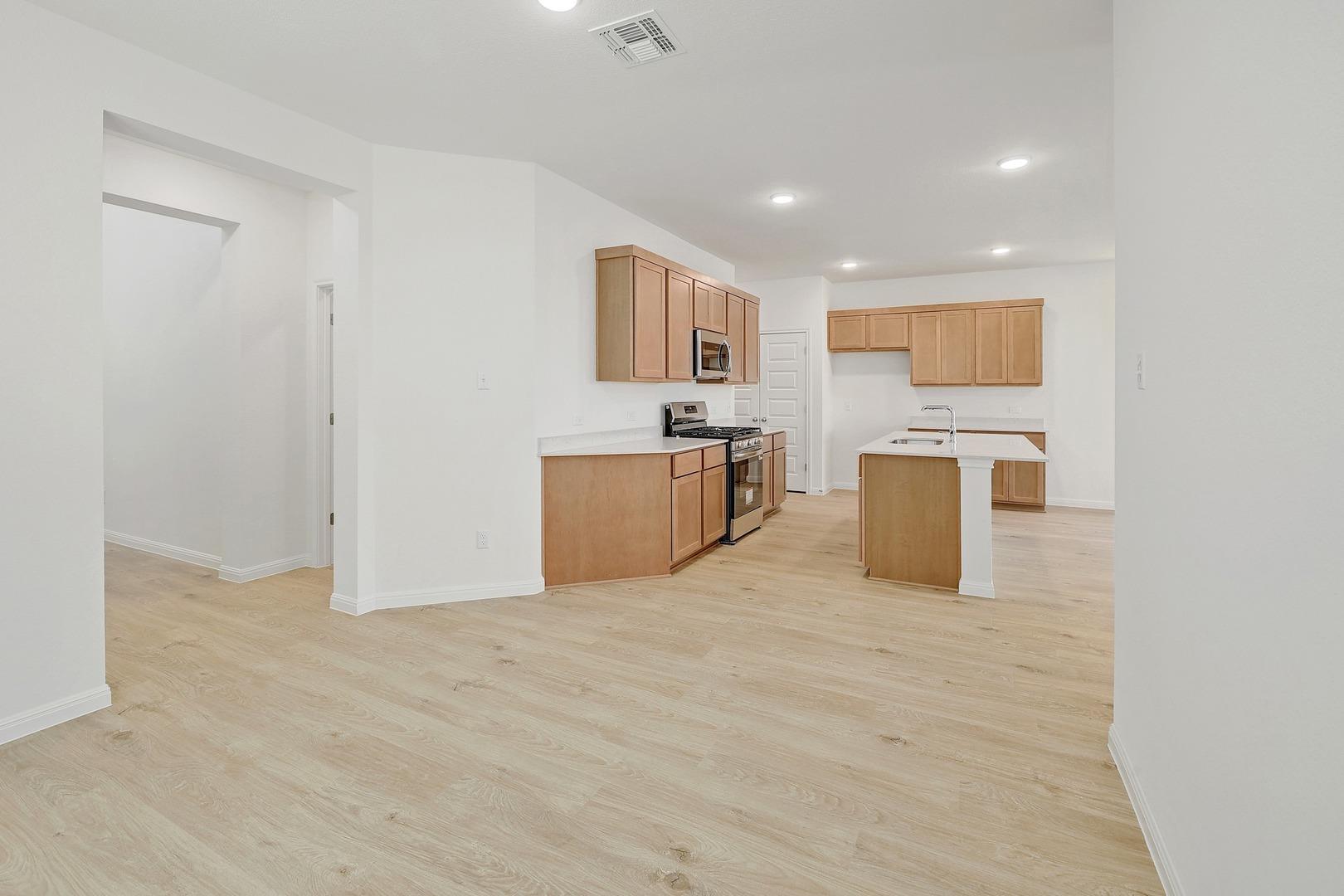 210 Hornet St Property Photo 8