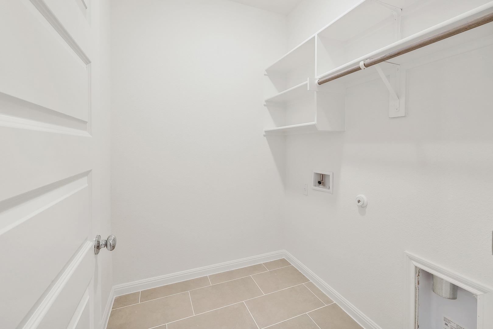 210 Hornet St Property Photo 42