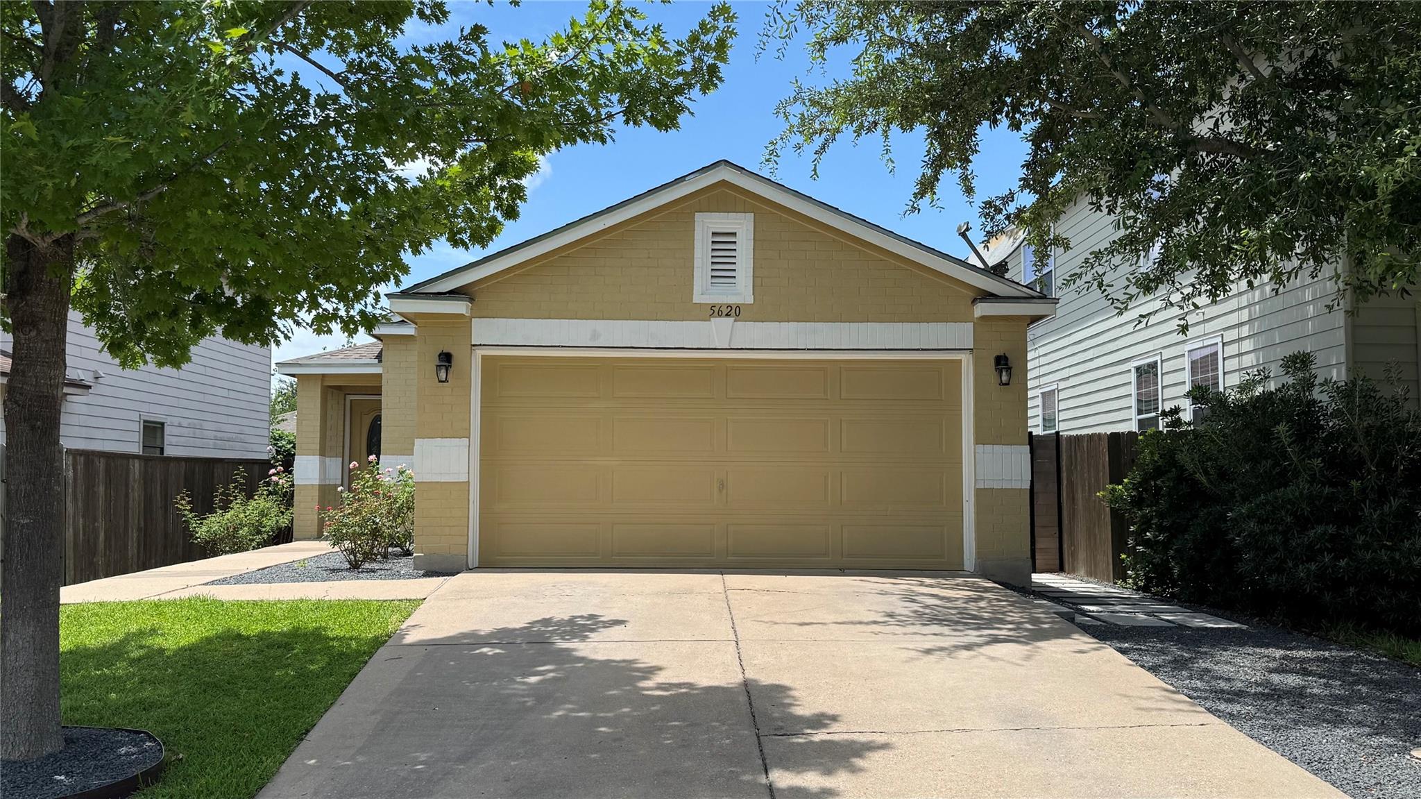 1592141 Property Photo 1