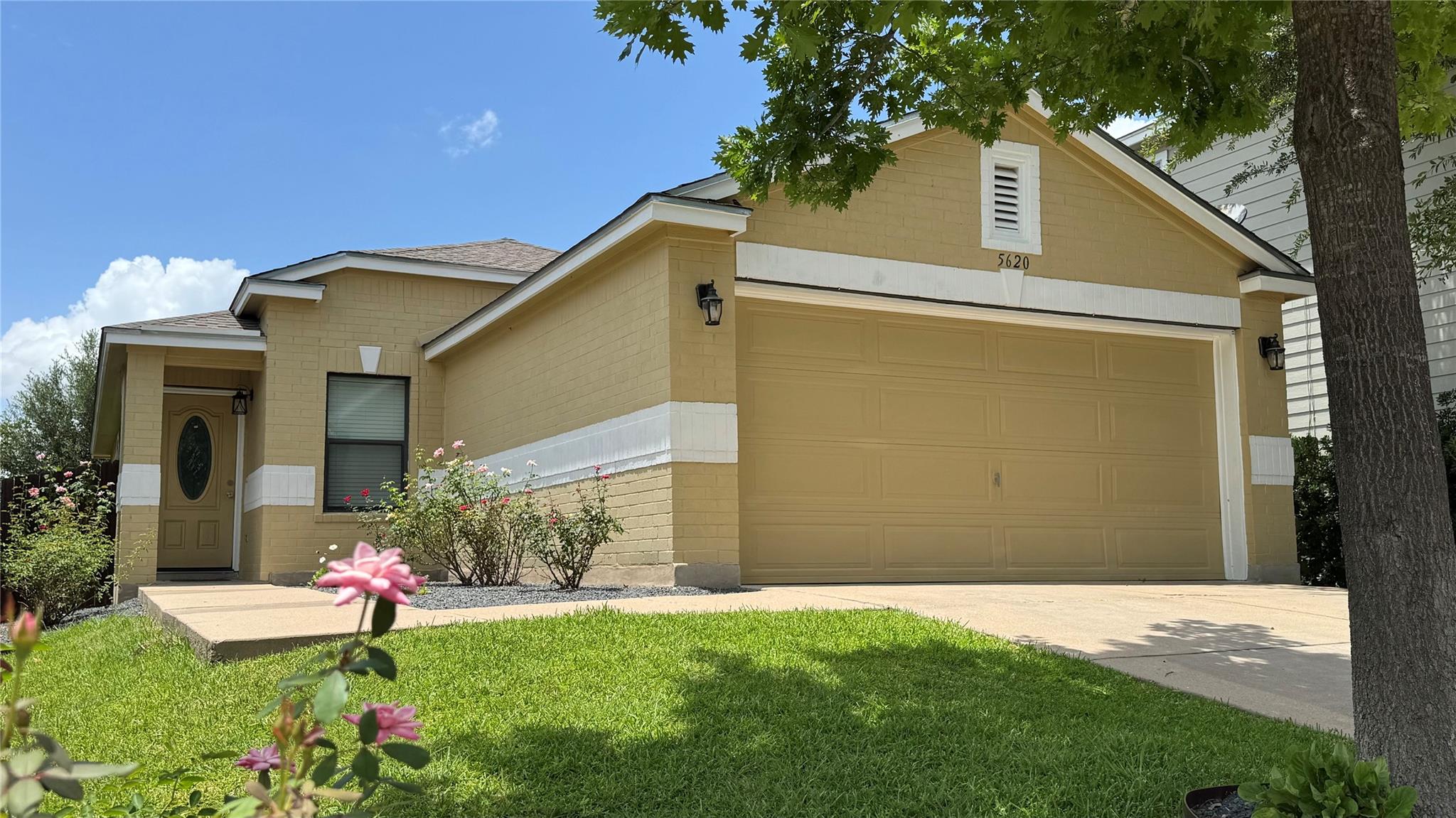1592141 Property Photo 2