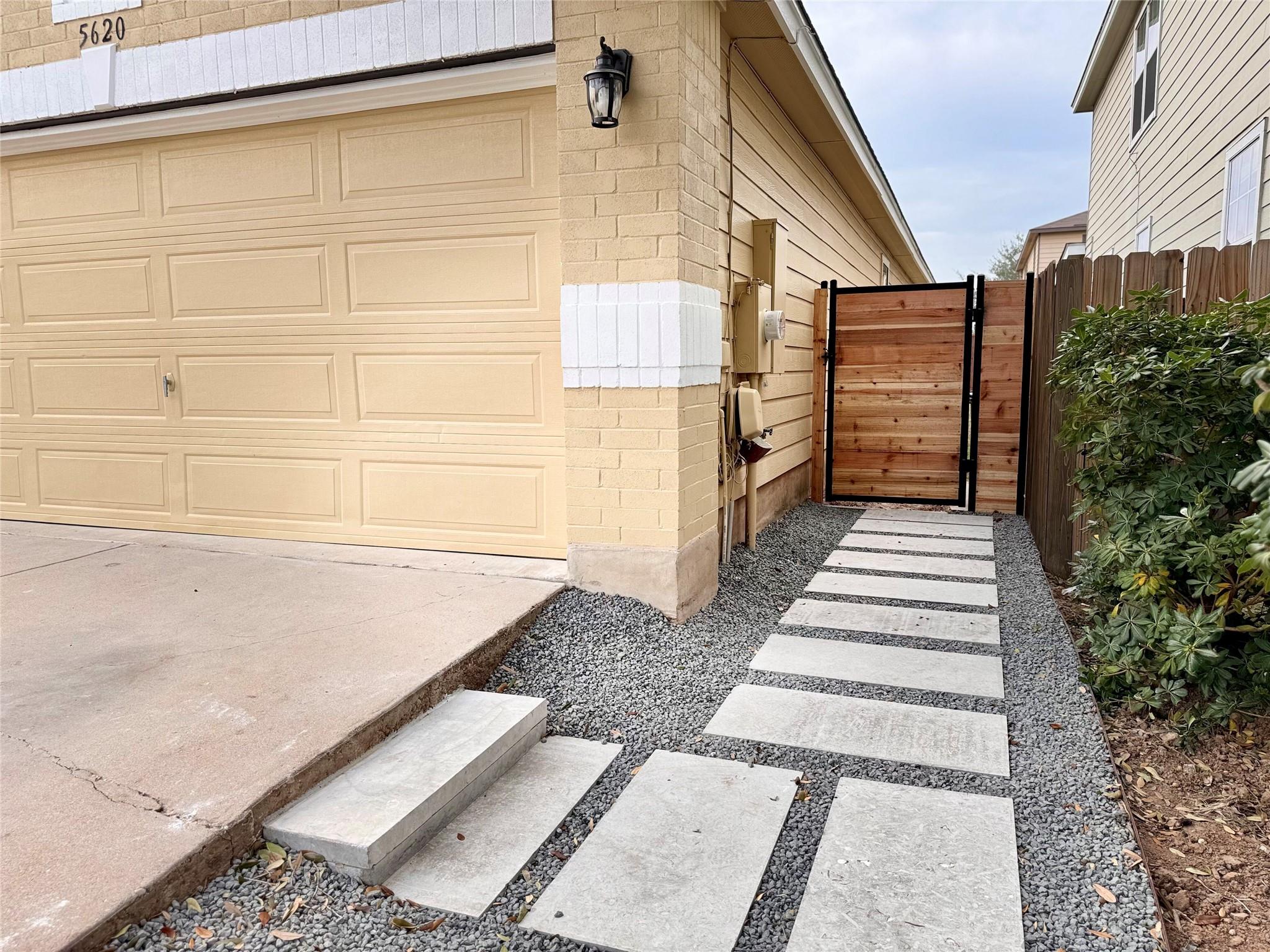 1592141 Property Photo 3