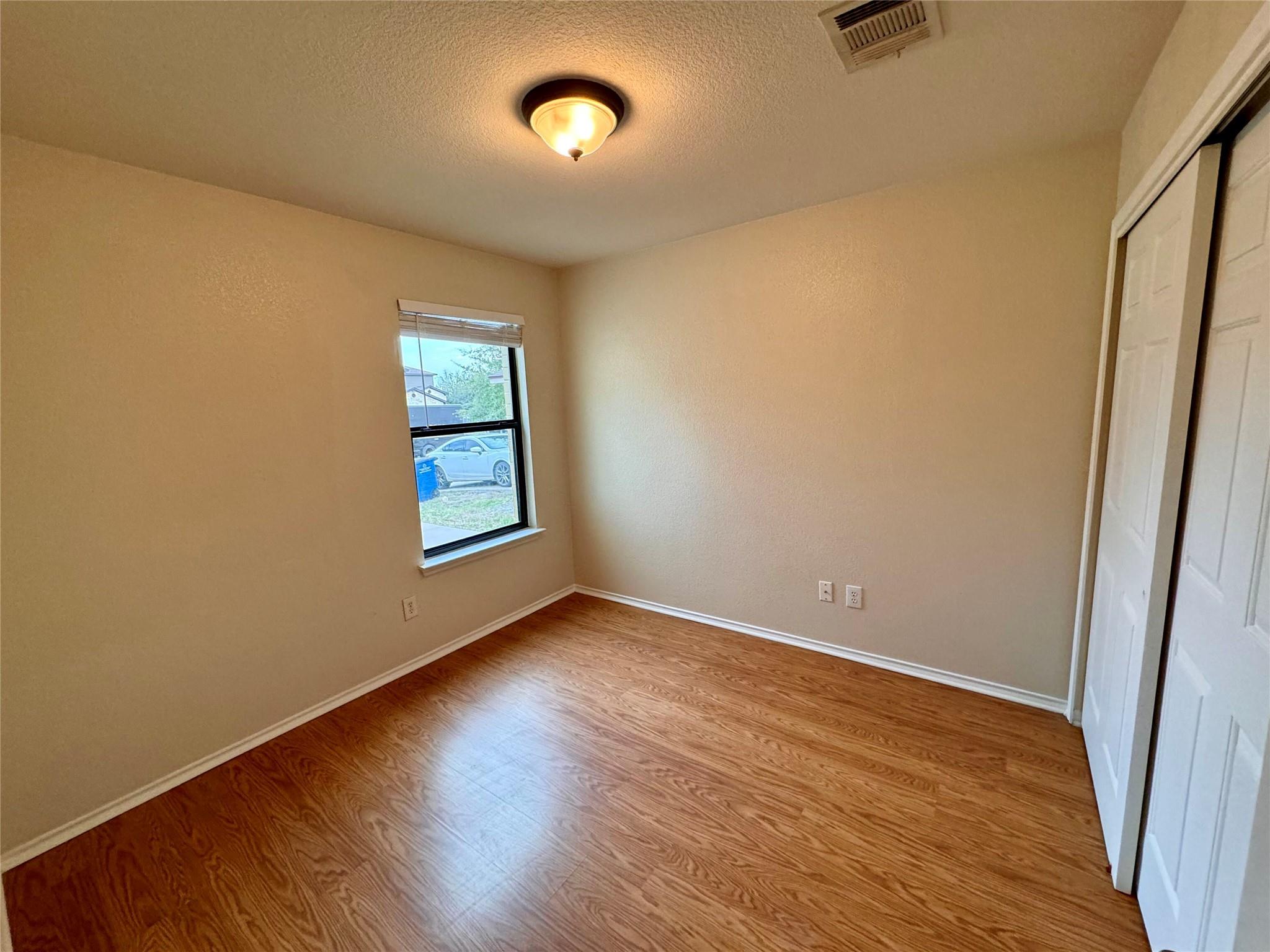 1592141 Property Photo 6